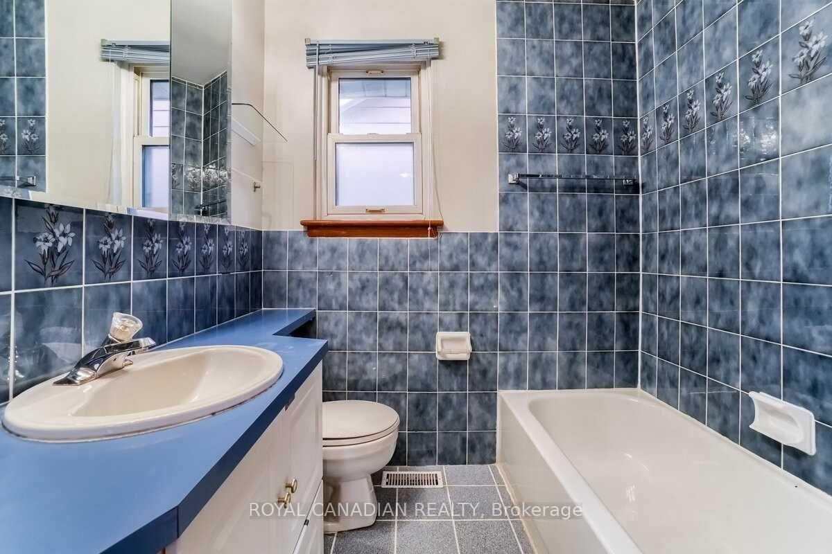 Photo 12 of 974 Queensdale Avenue E, Hamilton, Sunninghill — HOMEH
