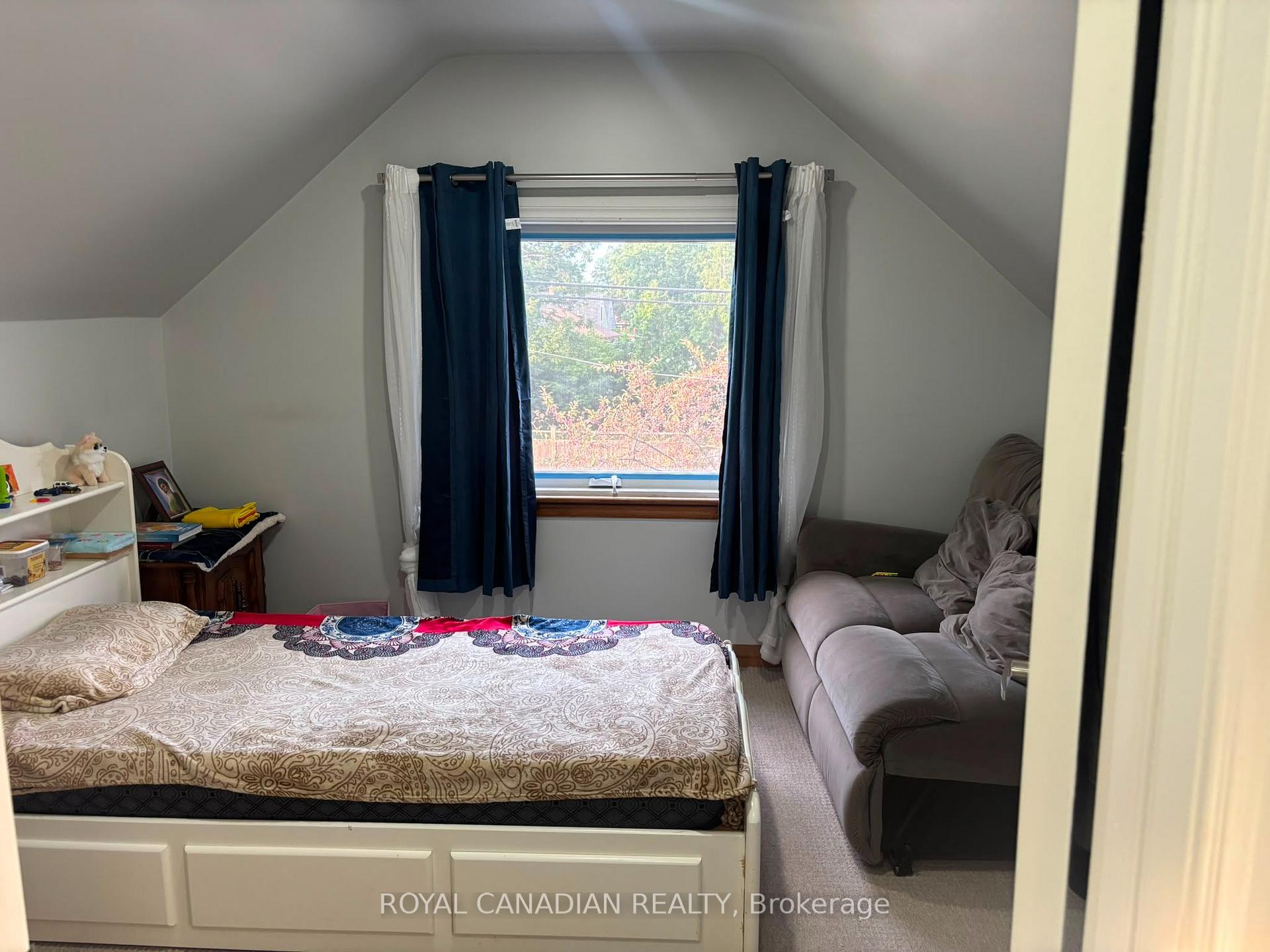 Photo 14 of 974 Queensdale Avenue E, Hamilton, Sunninghill — HOMEH