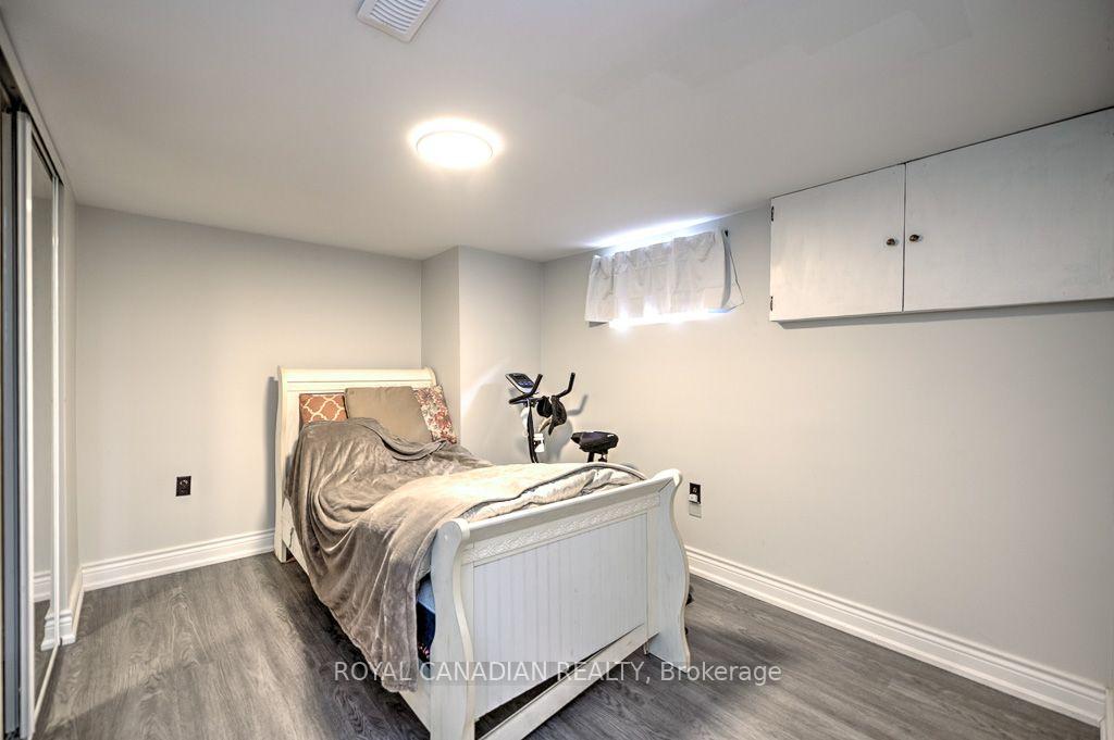 Photo 18 of 974 Queensdale Avenue E, Hamilton, Sunninghill — HOMEH