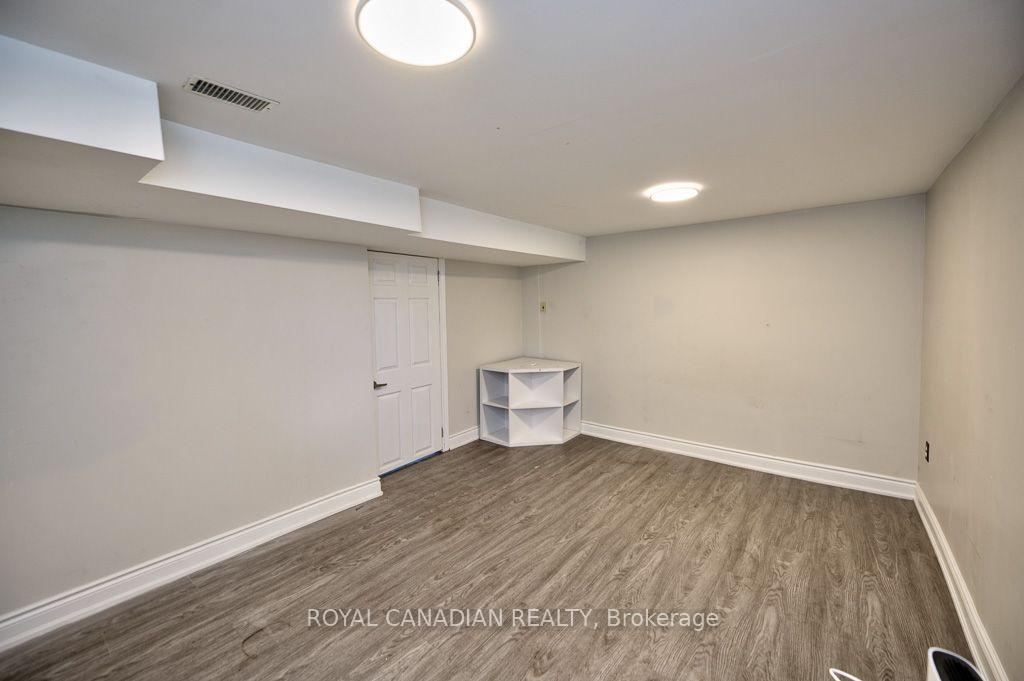 Photo 21 of 974 Queensdale Avenue E, Hamilton, Sunninghill — HOMEH