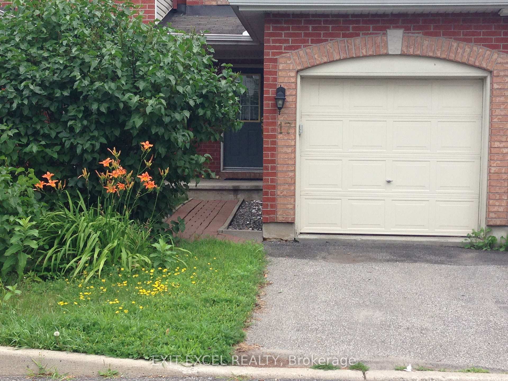 Photo 2 of 17 Heartleaf Private, Ottawa, Hunt Club Park/Greenboro — HOMEH