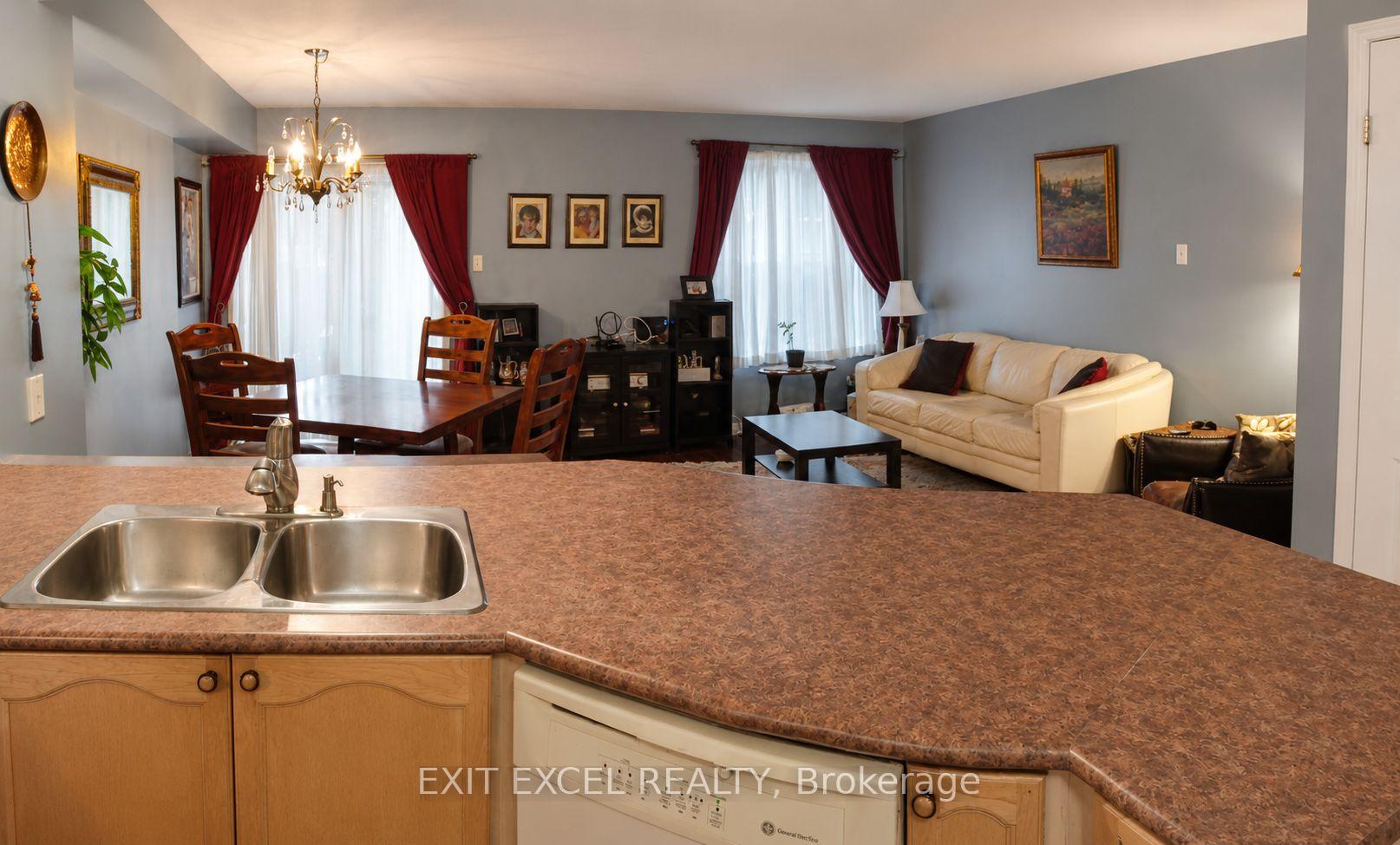 Photo 10 of 17 Heartleaf Private, Ottawa, Hunt Club Park/Greenboro — HOMEH