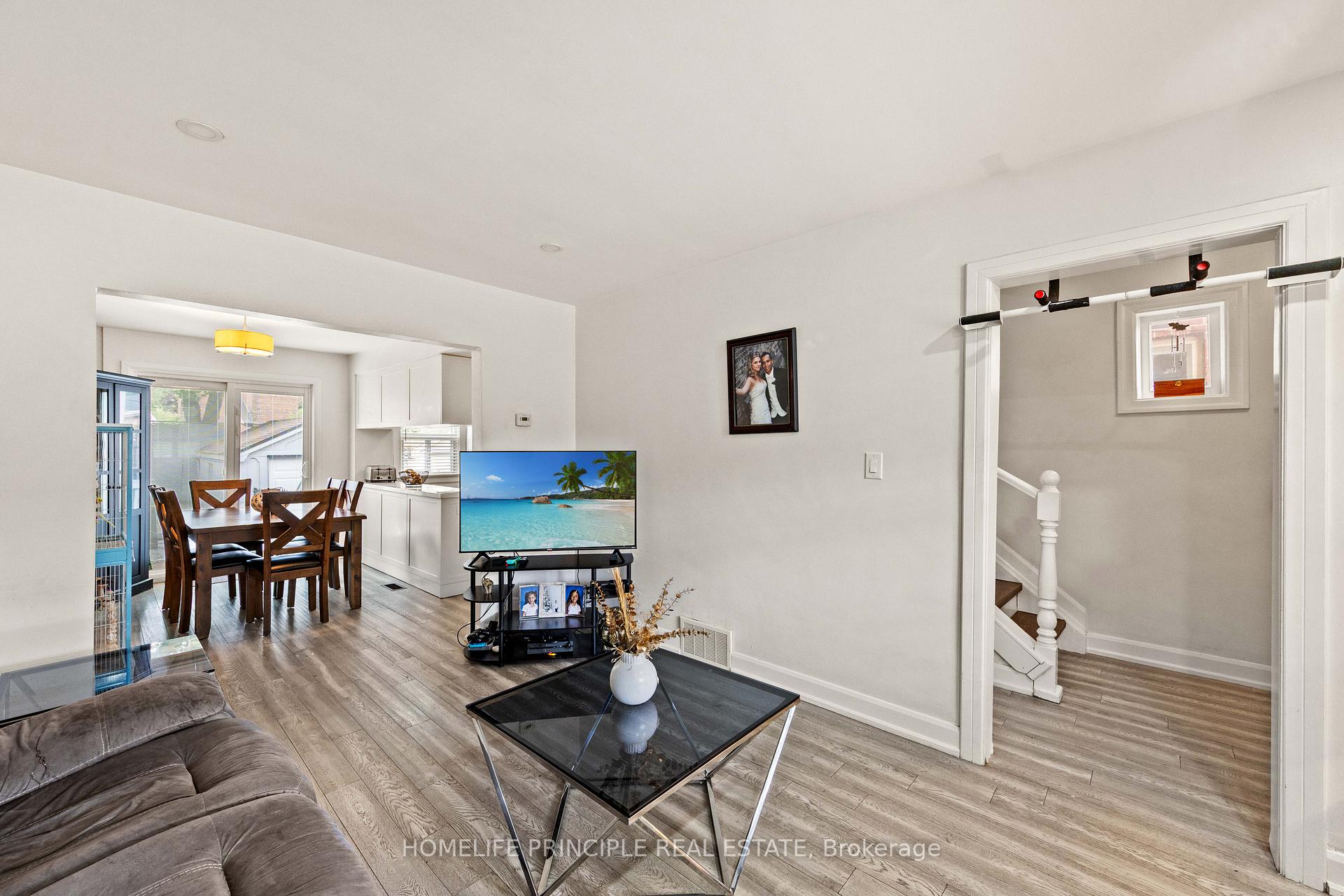 Photo 7 of 420 Salem Avenue N, Toronto, Dovercourt-Wallace Emerson-Junction — HOMEH