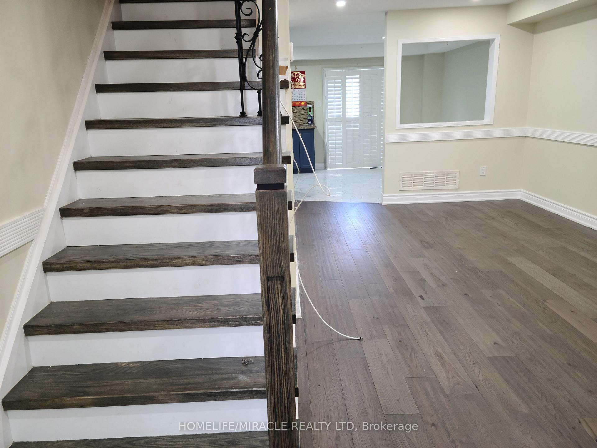 Photo 4 of 7 Thunderbird Trail, Brampton, Sandringham-Wellington — HOMEH