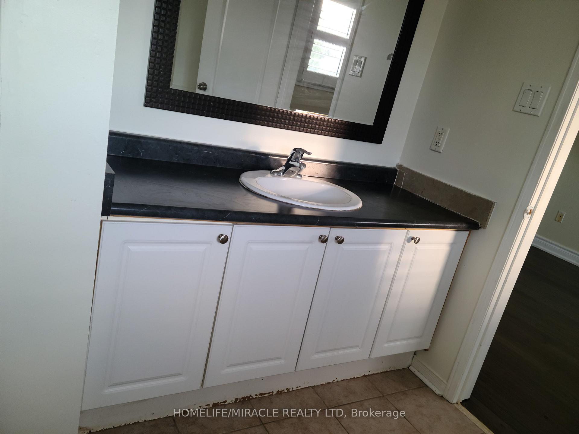Photo 13 of 7 Thunderbird Trail, Brampton, Sandringham-Wellington — HOMEH