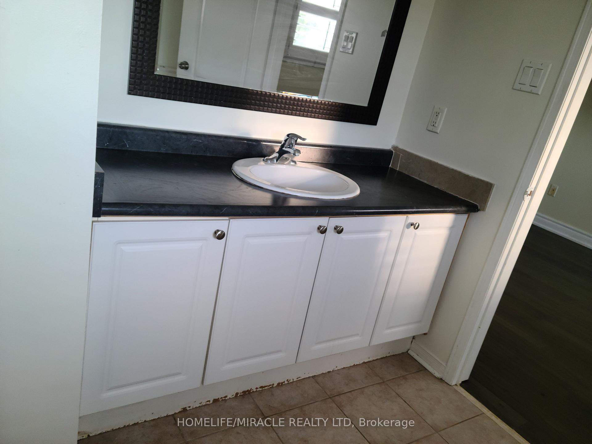 Photo 14 of 7 Thunderbird Trail, Brampton, Sandringham-Wellington — HOMEH