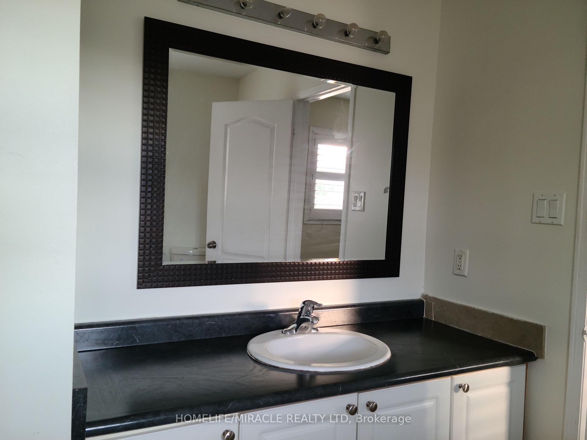 Photo 15 of 7 Thunderbird Trail, Brampton, Sandringham-Wellington — HOMEH