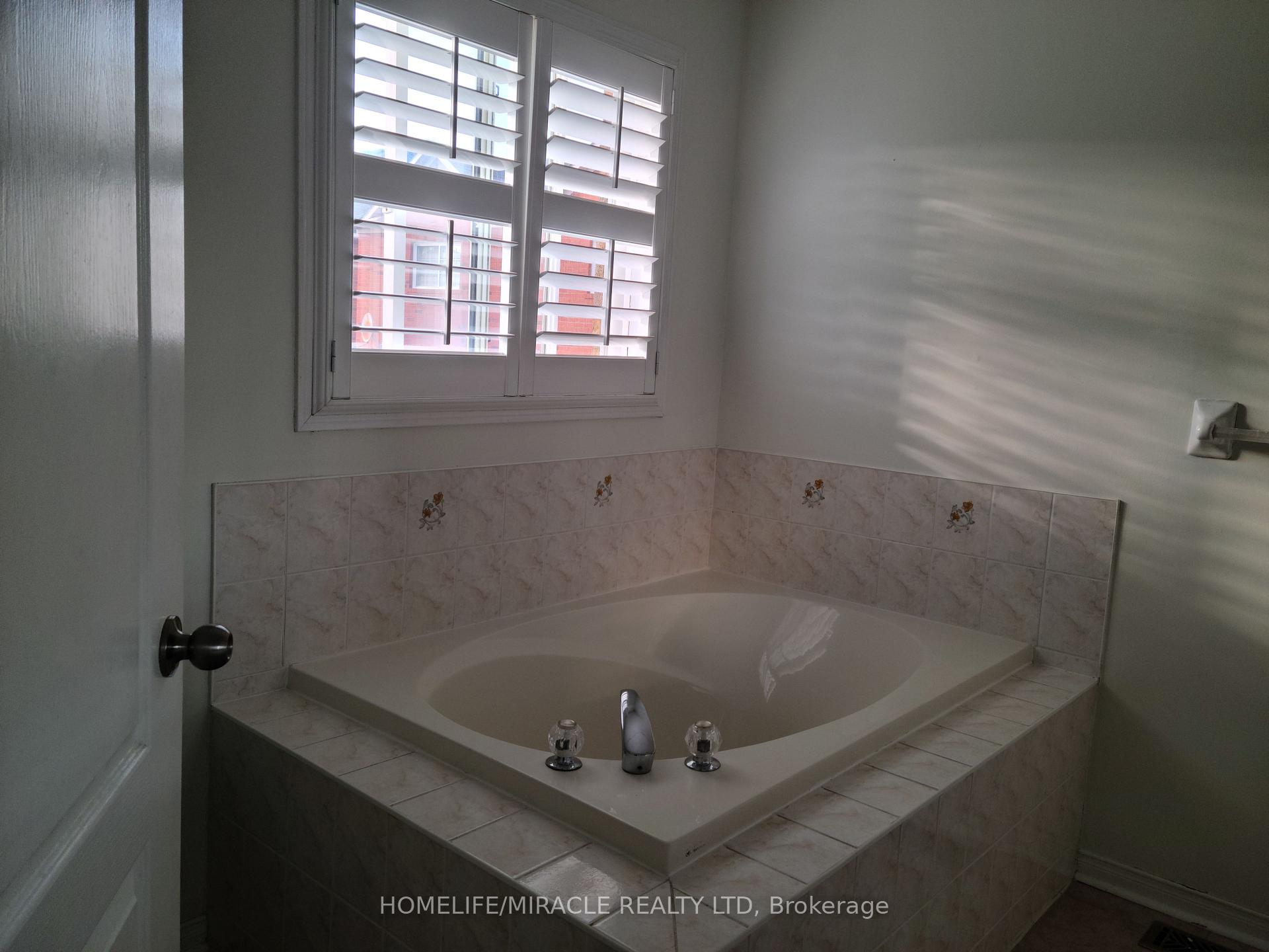 Photo 16 of 7 Thunderbird Trail, Brampton, Sandringham-Wellington — HOMEH