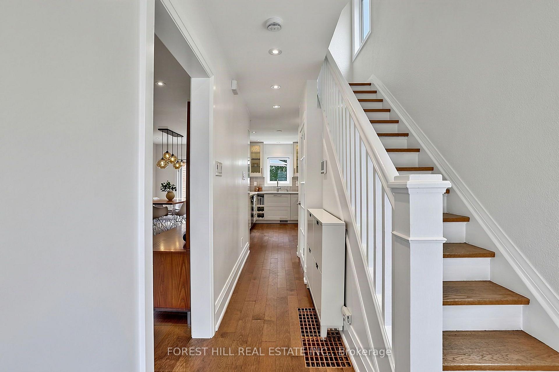 Photo 4 of 87 Thursfield Crescent, Toronto, Leaside — HOMEH