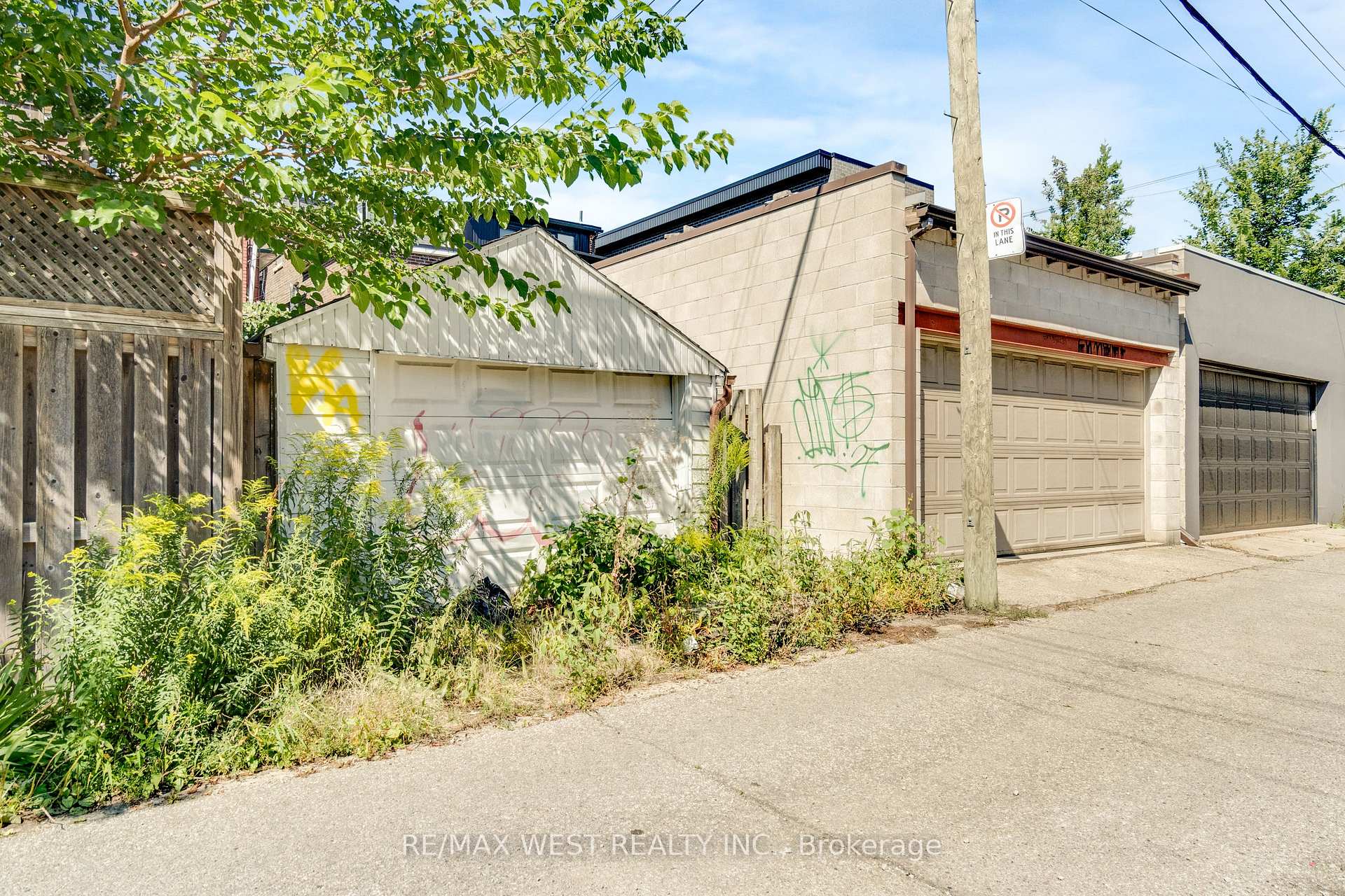 Photo 4 of 649 Crawford Street N, Toronto, Palmerston-Little Italy — HOMEH