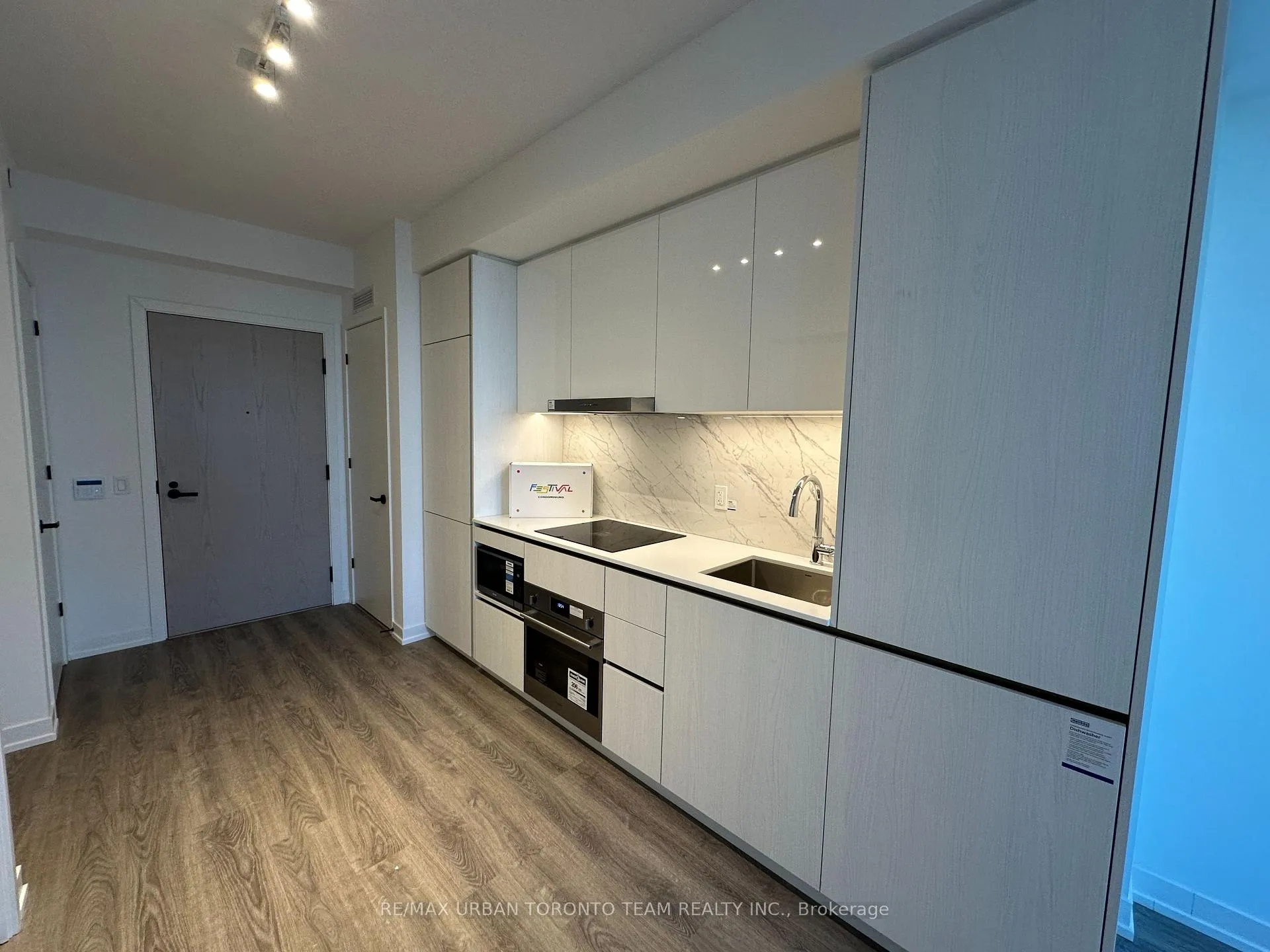 Photo 4 of Unit 508, 8 Interchange Way, Vaughan, Vaughan Corporate Centre — HOMEH