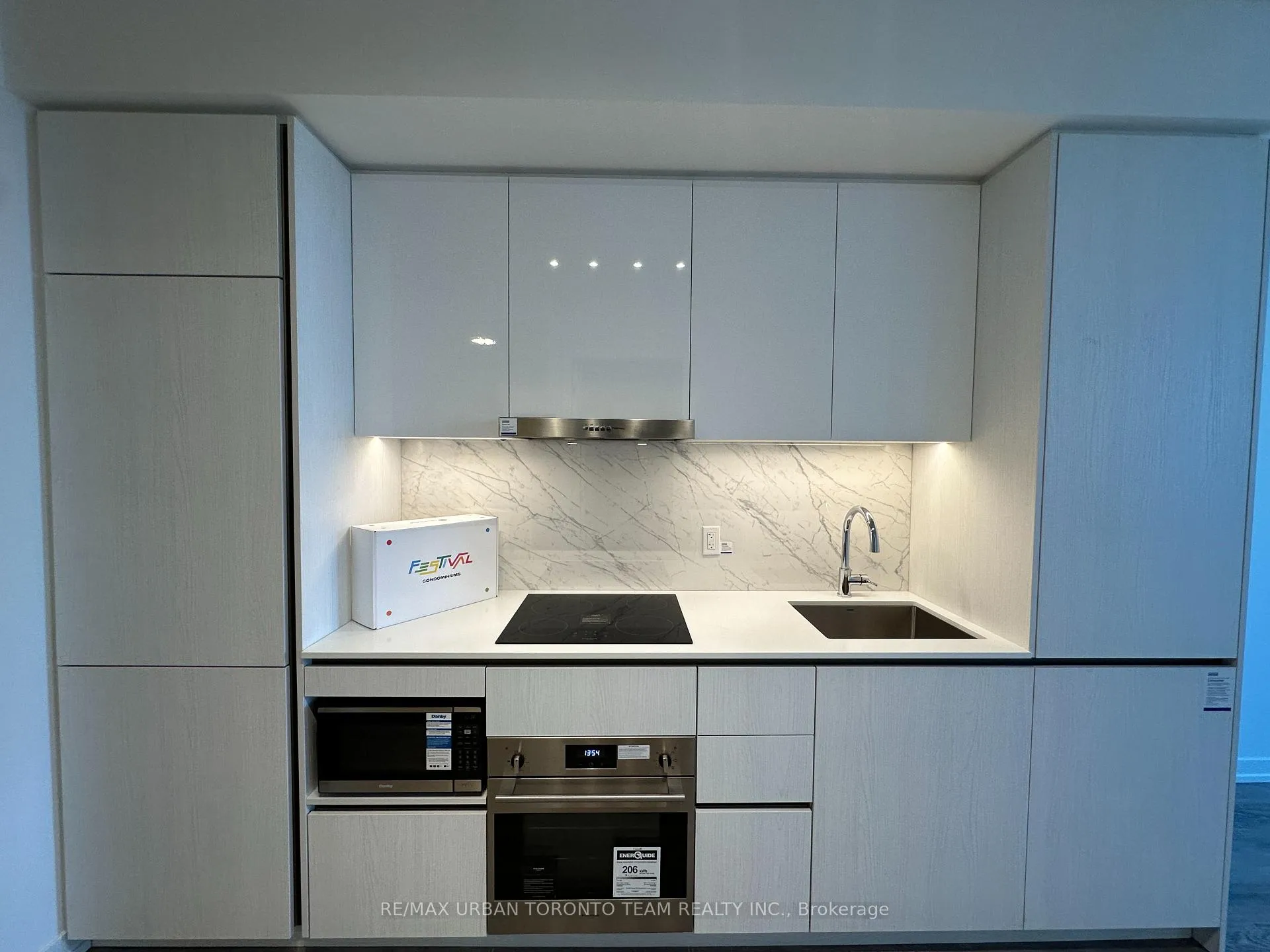 Photo 5 of Unit 508, 8 Interchange Way, Vaughan, Vaughan Corporate Centre — HOMEH