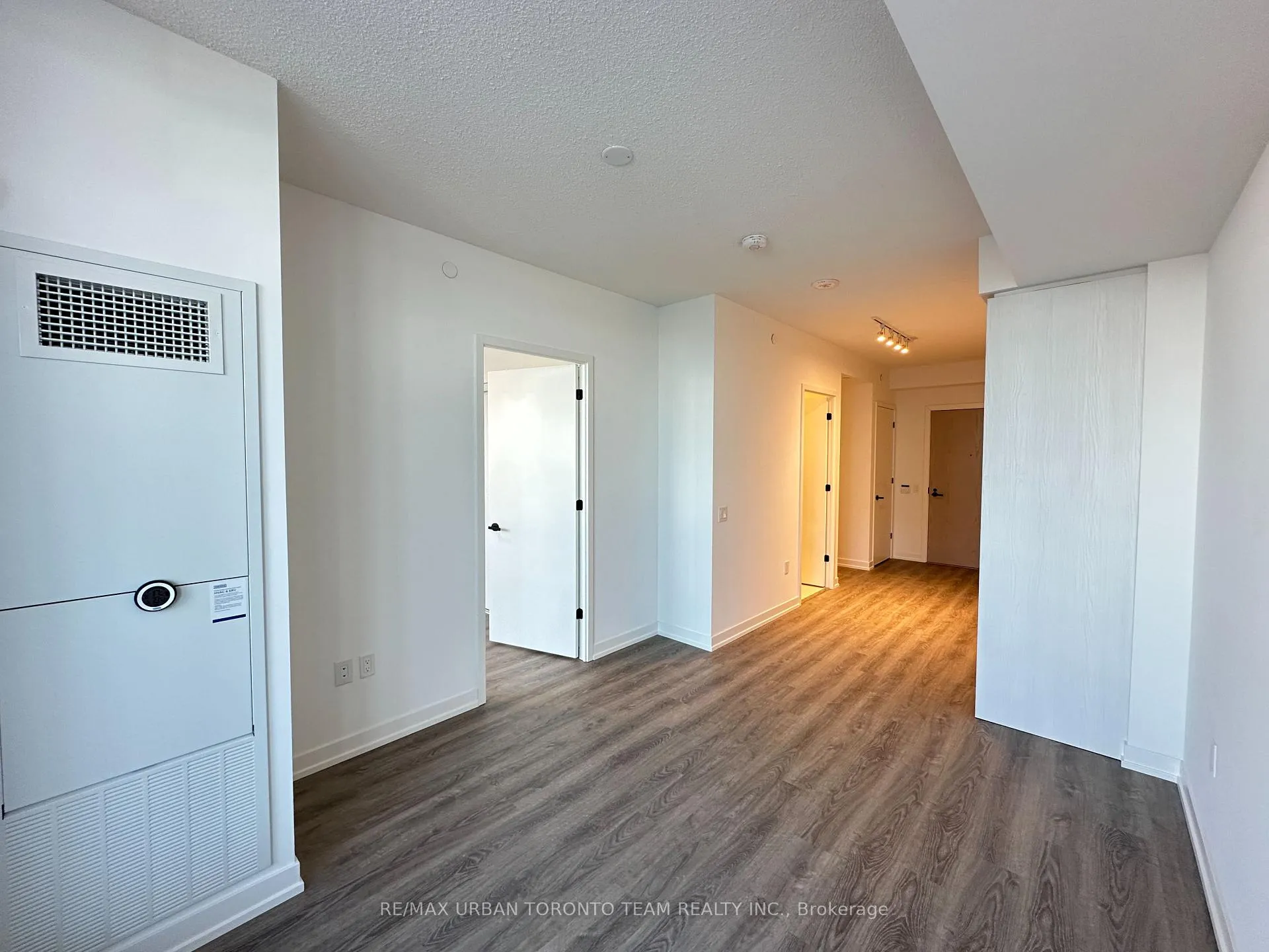 Photo 11 of Unit 508, 8 Interchange Way, Vaughan, Vaughan Corporate Centre — HOMEH