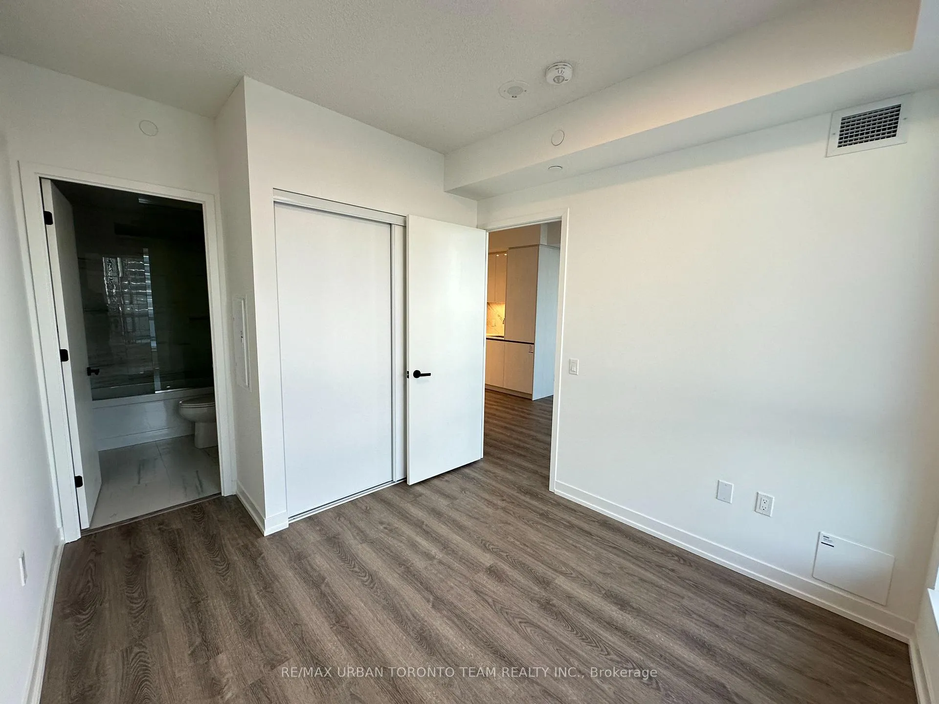 Photo 13 of Unit 508, 8 Interchange Way, Vaughan, Vaughan Corporate Centre — HOMEH