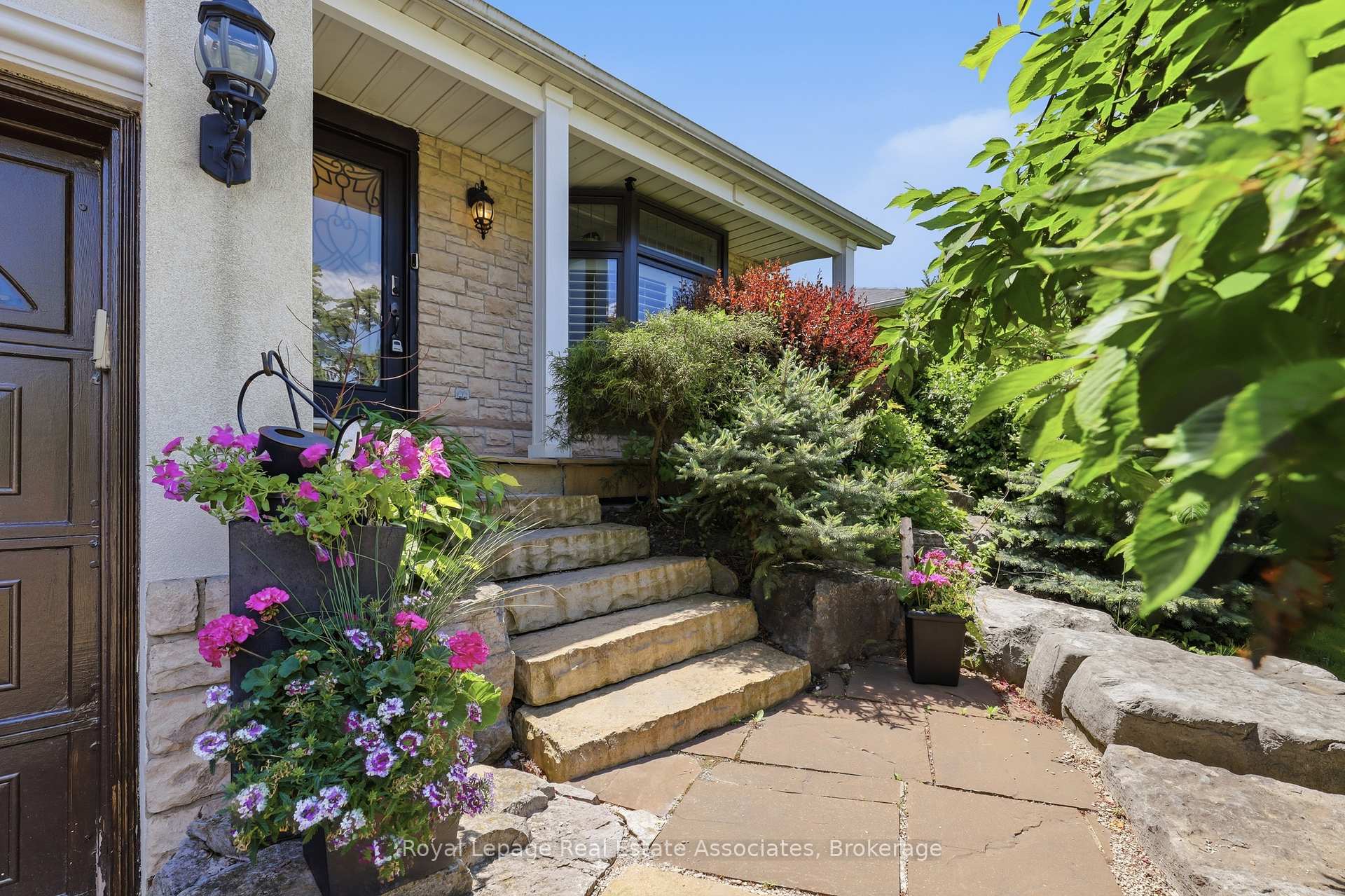 Front of 2580 Homelands Drive