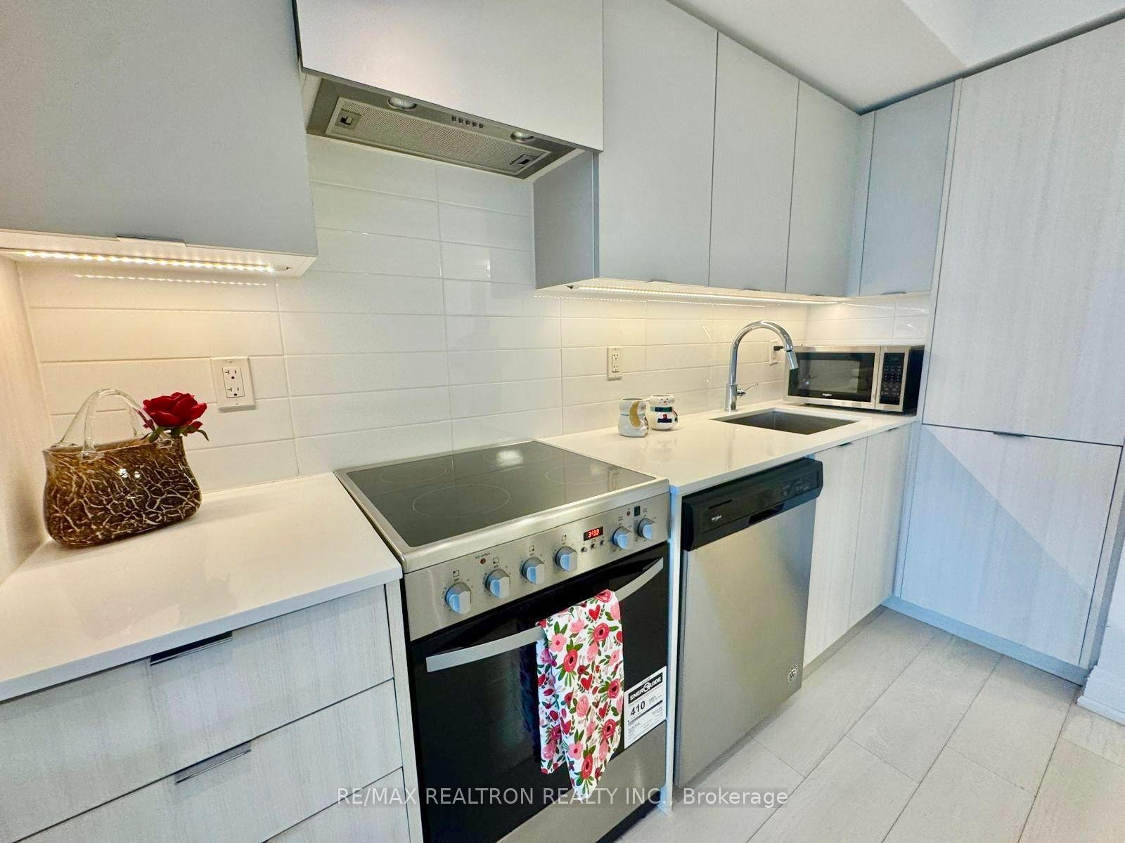 Photo 5 of Unit 1310, 30 Gibbs Road, Etobicoke, Islington-City Centre West — HOMEH