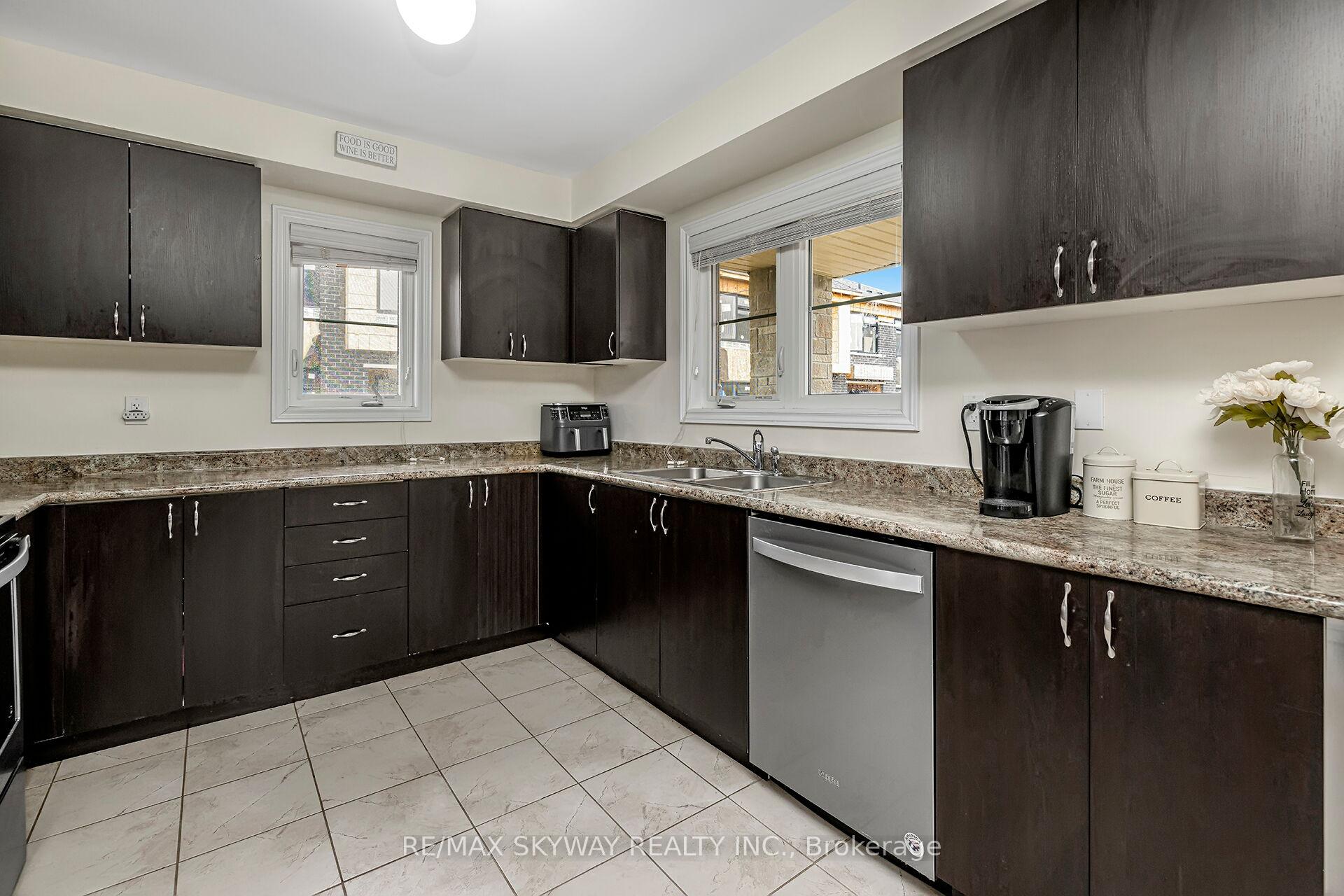 Photo 5 of Unit 10, 200 Veterans Drive, Brampton, Northwest Brampton — HOMEH