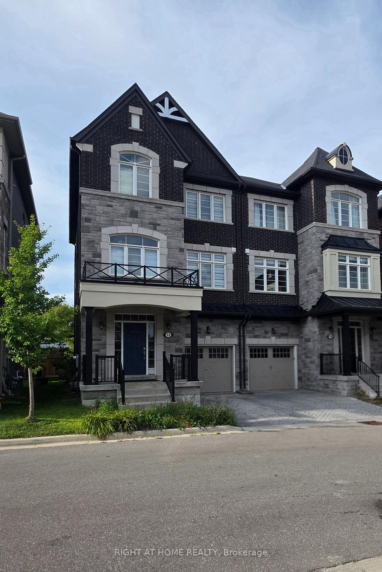 Photo 3 of 12 Globemaster Lane, Richmond Hill, Oak Ridges — HOMEH
