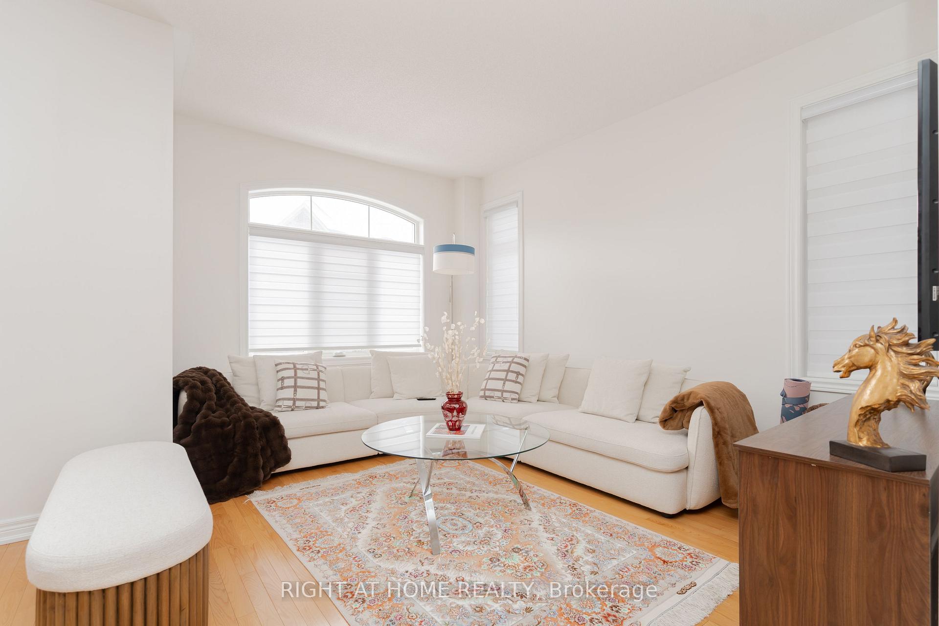 Photo 9 of 12 Globemaster Lane, Richmond Hill, Oak Ridges — HOMEH