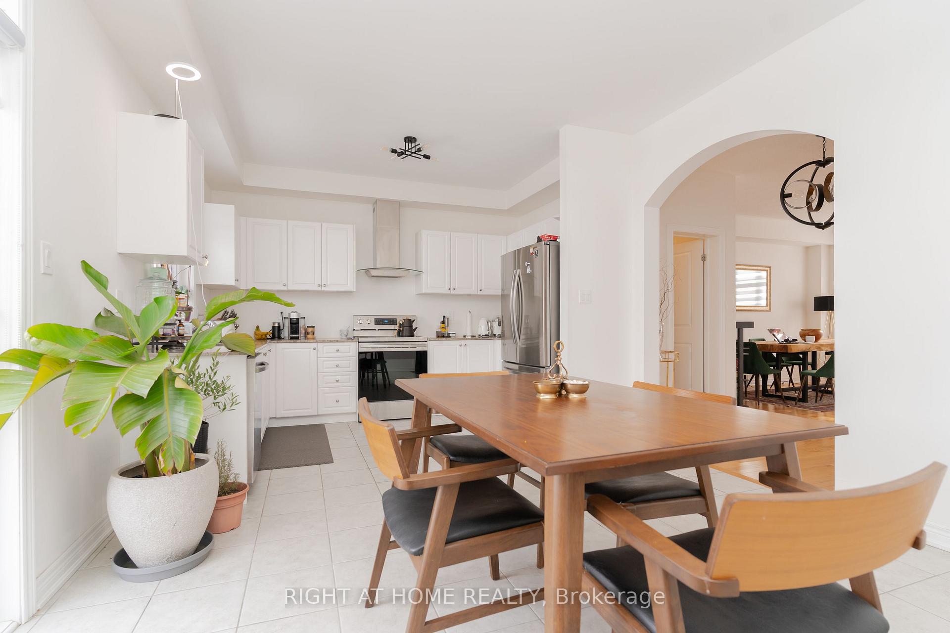 Photo 18 of 12 Globemaster Lane, Richmond Hill, Oak Ridges — HOMEH