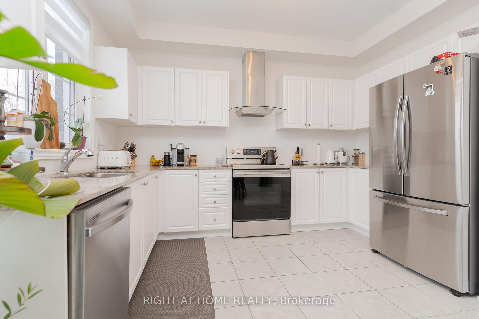Photo 19 of 12 Globemaster Lane, Richmond Hill, Oak Ridges — HOMEH