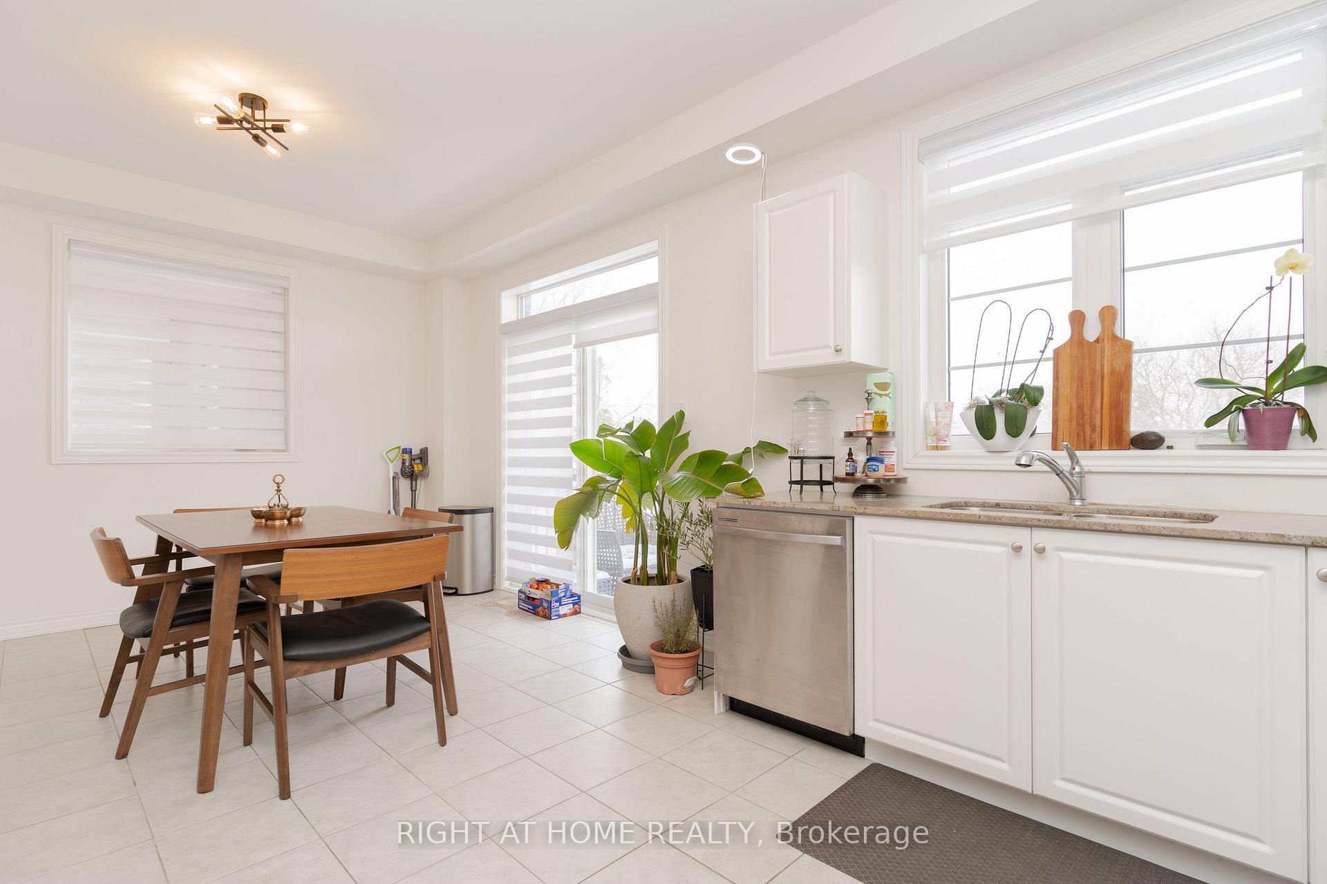 Photo 20 of 12 Globemaster Lane, Richmond Hill, Oak Ridges — HOMEH