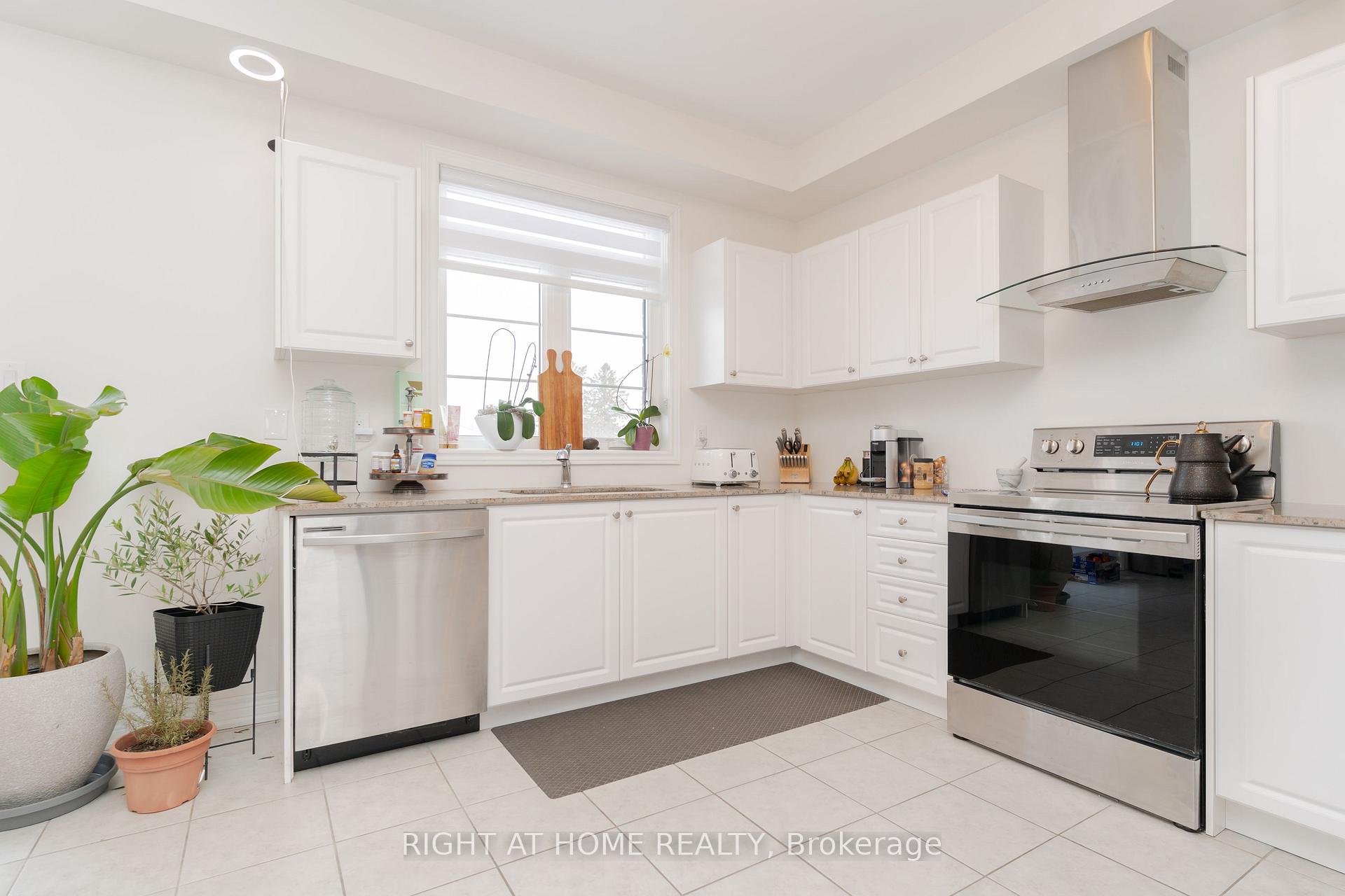 Photo 21 of 12 Globemaster Lane, Richmond Hill, Oak Ridges — HOMEH