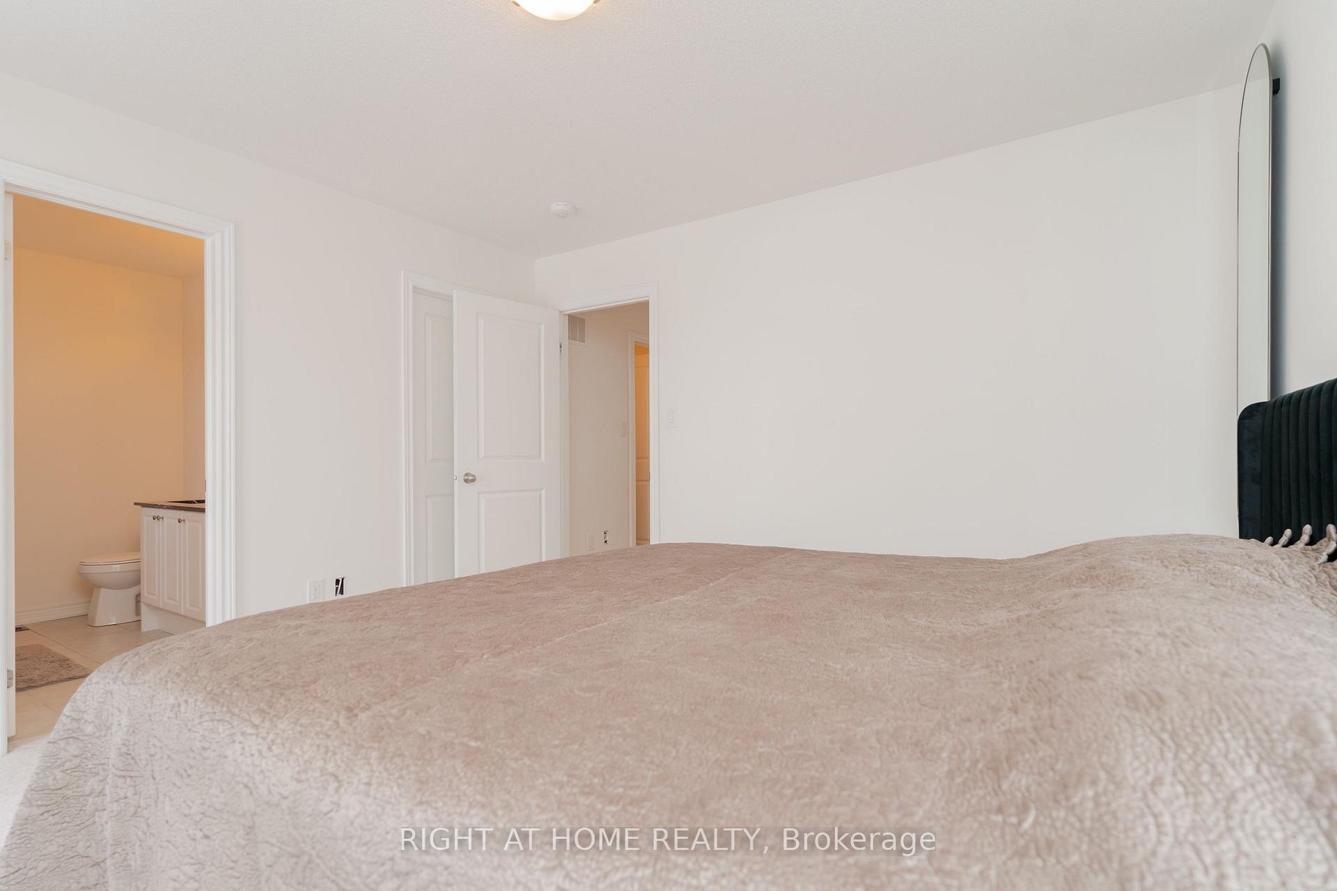 Photo 24 of 12 Globemaster Lane, Richmond Hill, Oak Ridges — HOMEH