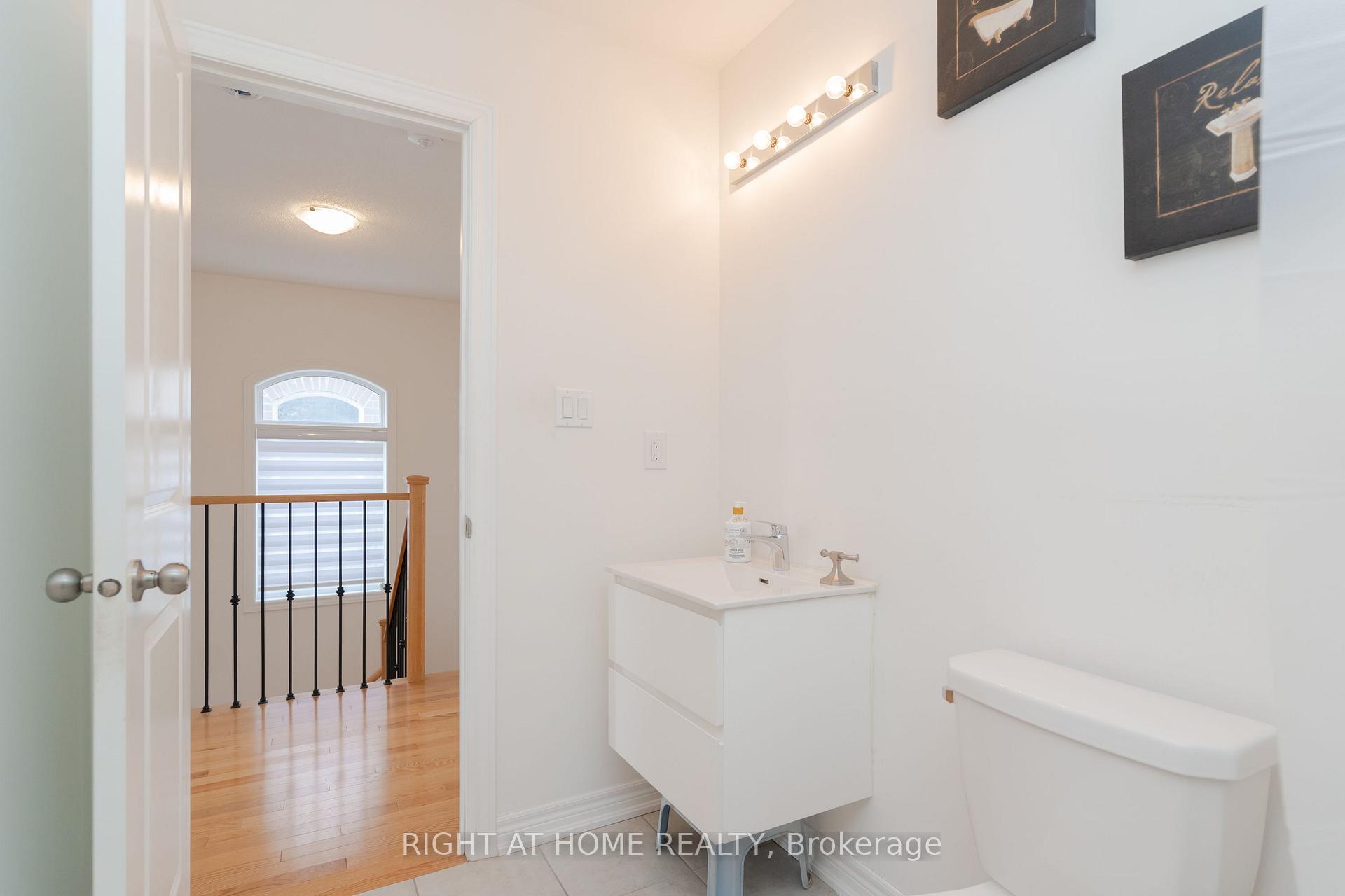 Photo 32 of 12 Globemaster Lane, Richmond Hill, Oak Ridges — HOMEH