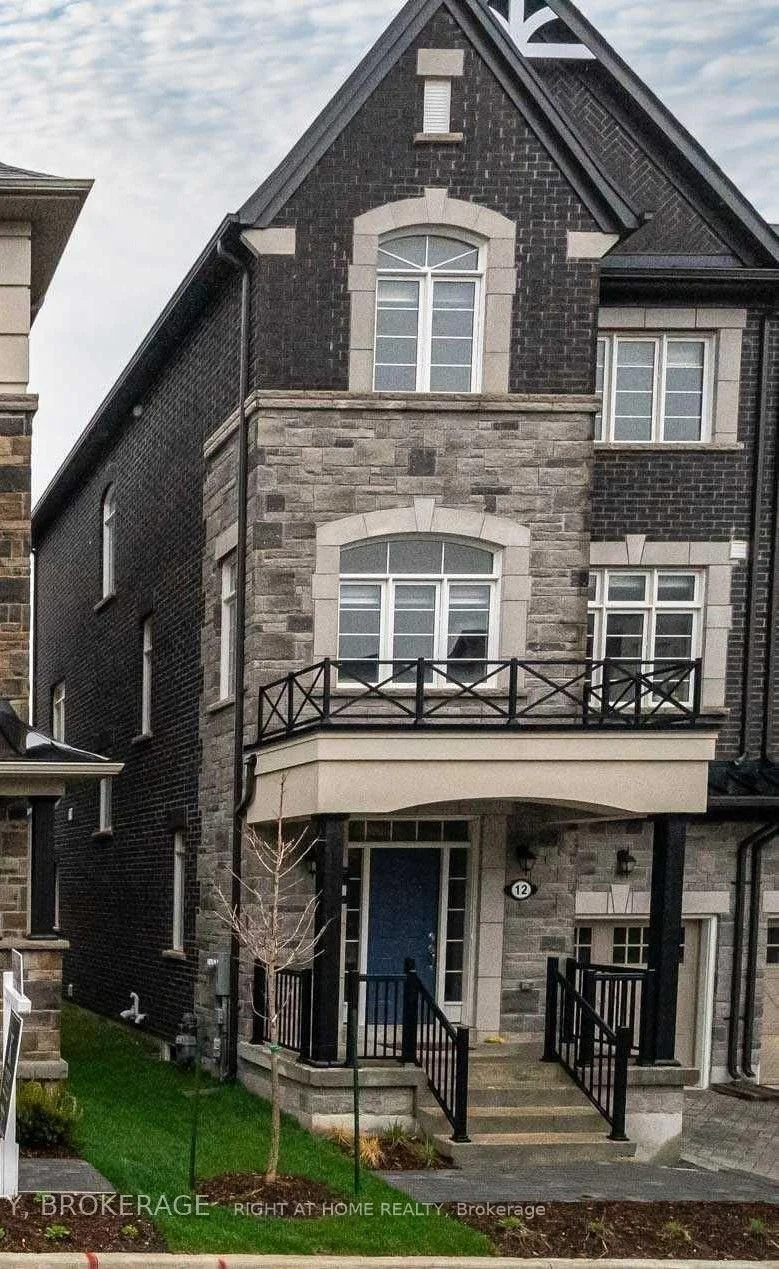Photo 4 of 12 Globemaster Lane, Richmond Hill, Oak Ridges — HOMEH