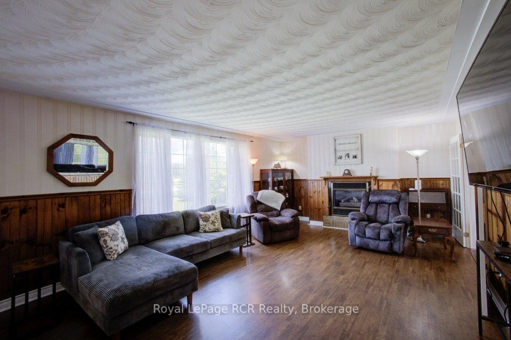 Photo 8 of 7287 Wellington Rd 109, Mapleton, Rural Mapleton — HOMEH