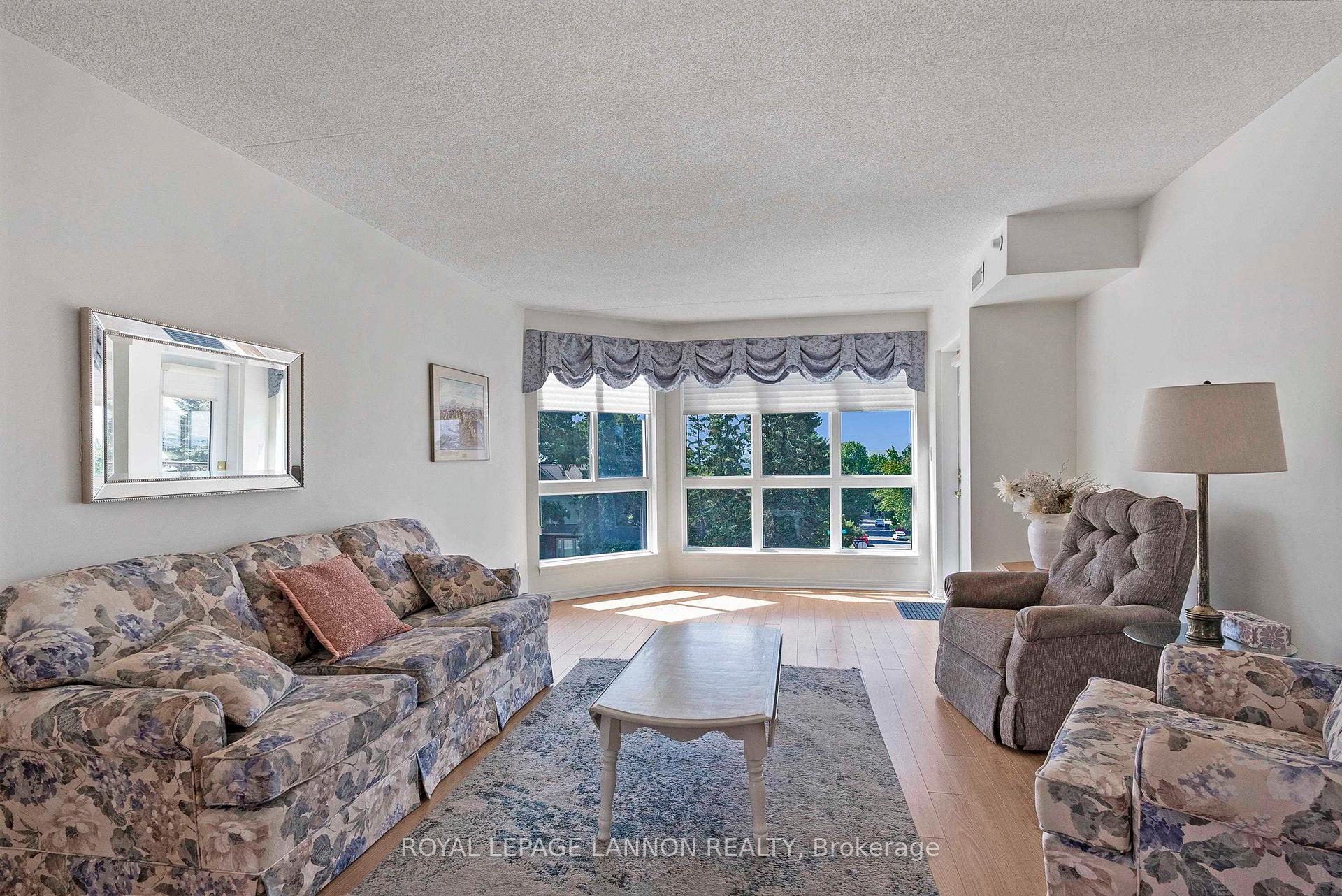Photo 5 of 208-620 Red River Rd, Thunder Bay, College Heights — HOMEH