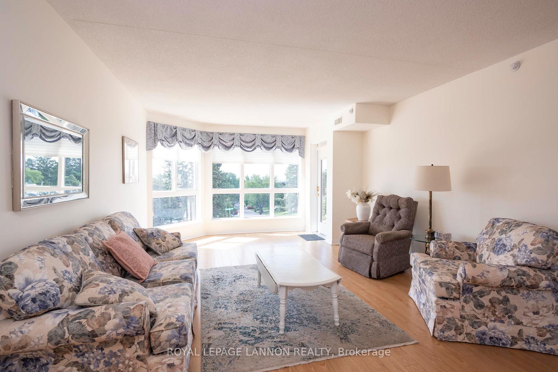 Photo 6 of 208-620 Red River Rd, Thunder Bay, College Heights — HOMEH
