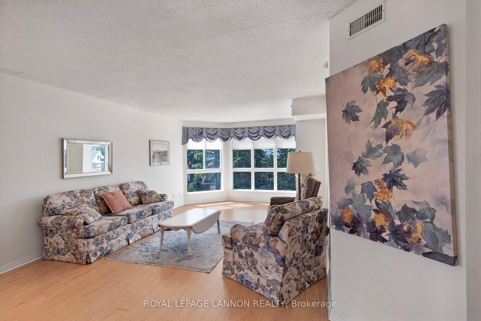 Photo 7 of 208-620 Red River Rd, Thunder Bay, College Heights — HOMEH