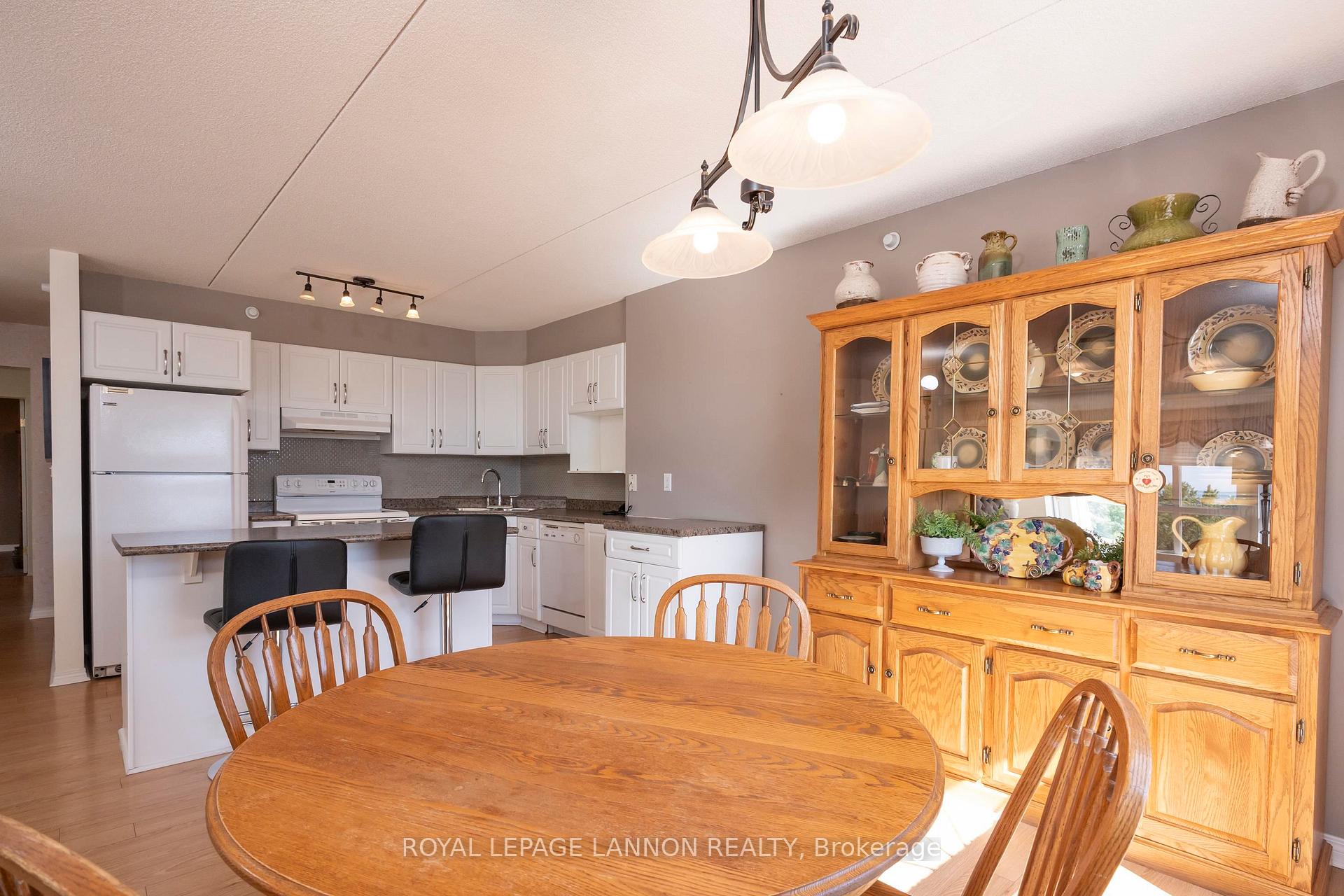 Photo 9 of 208-620 Red River Rd, Thunder Bay, College Heights — HOMEH