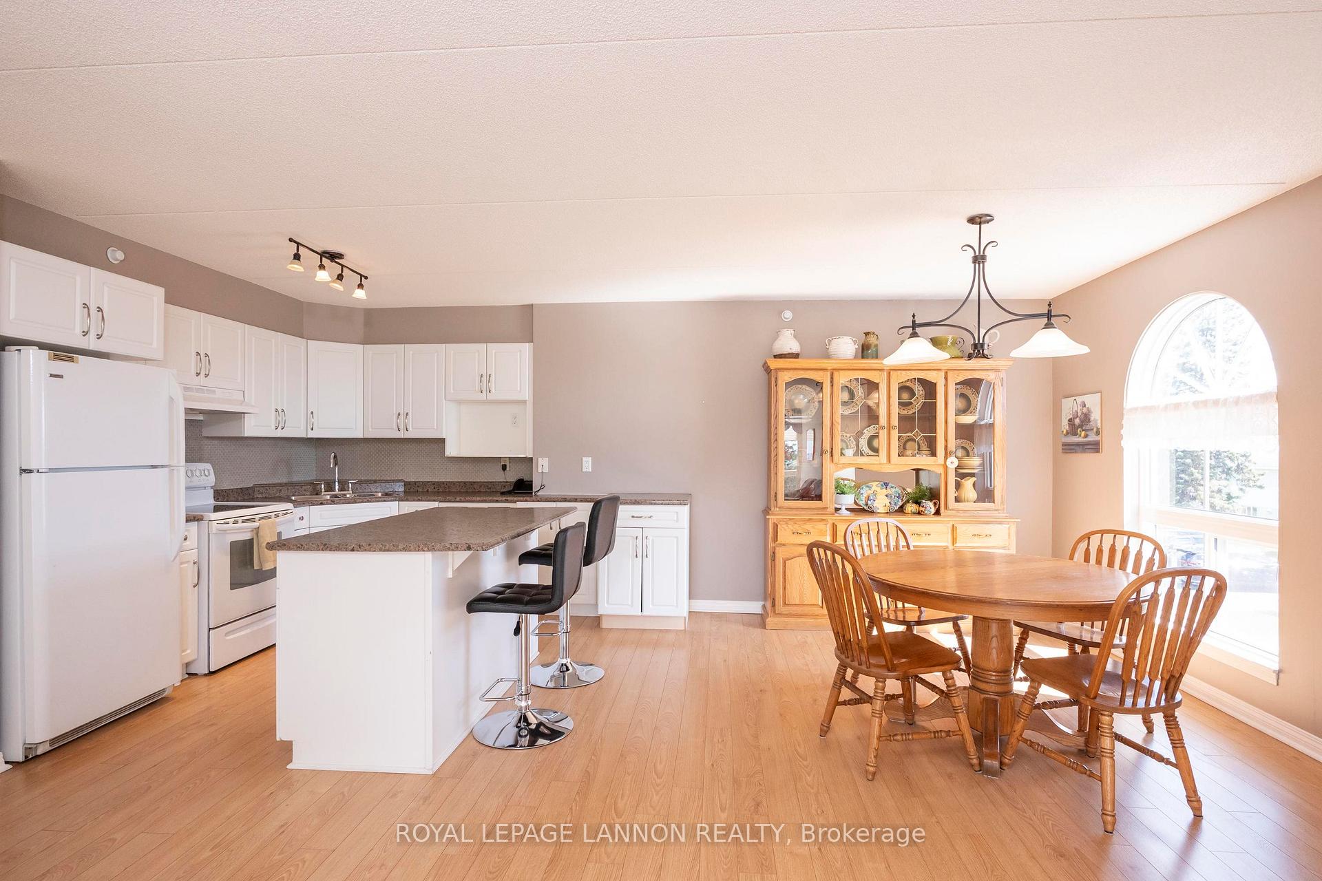 Photo 10 of 208-620 Red River Rd, Thunder Bay, College Heights — HOMEH