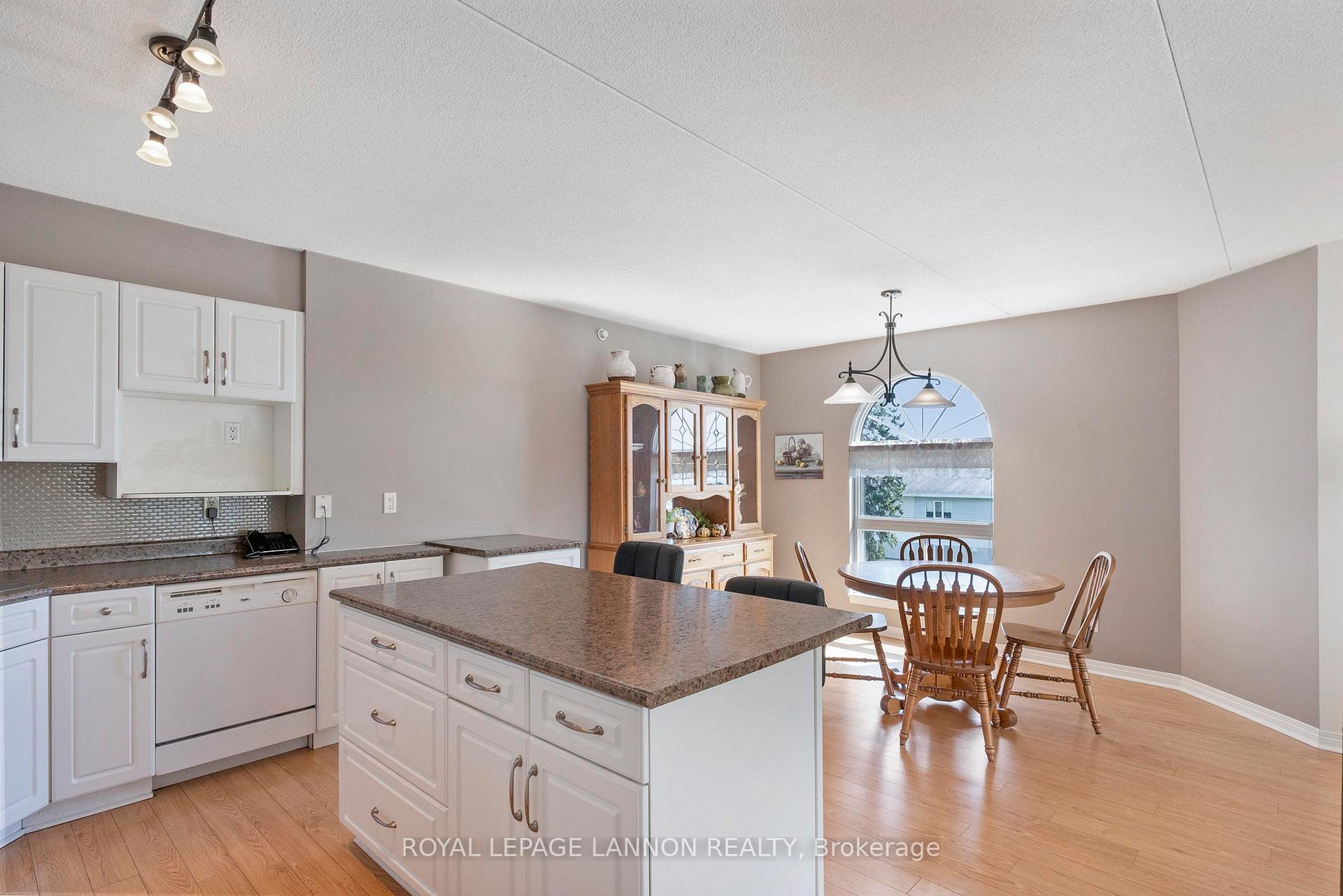 Photo 11 of 208-620 Red River Rd, Thunder Bay, College Heights — HOMEH