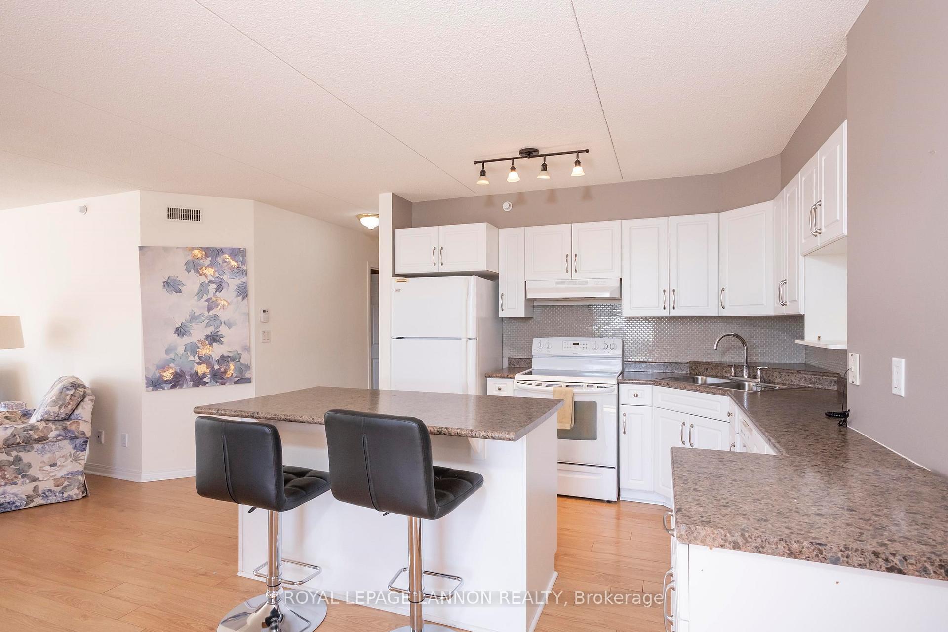 Photo 13 of 208-620 Red River Rd, Thunder Bay, College Heights — HOMEH