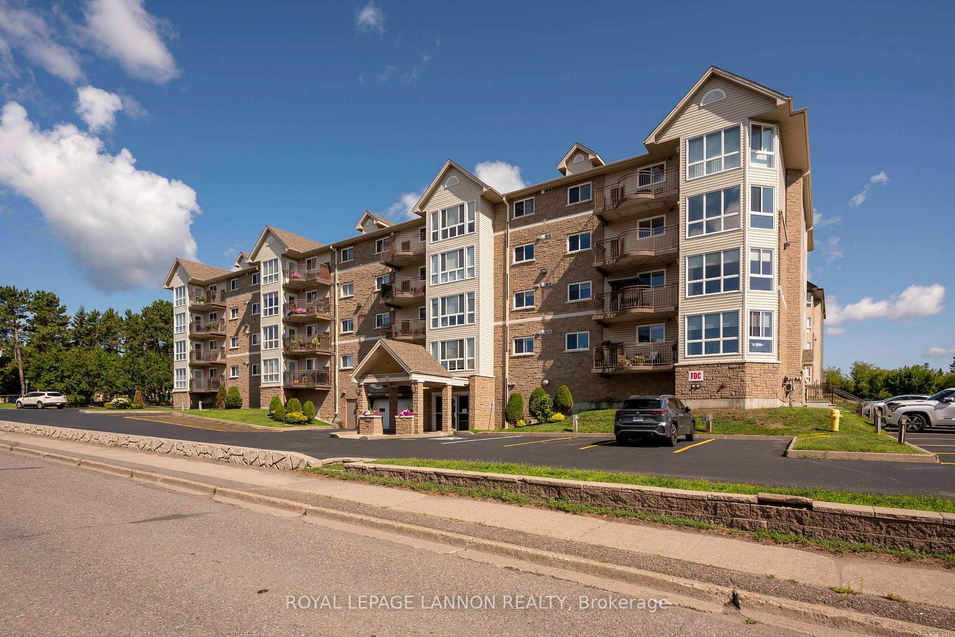 Photo 37 of 208-620 Red River Rd, Thunder Bay, College Heights — HOMEH