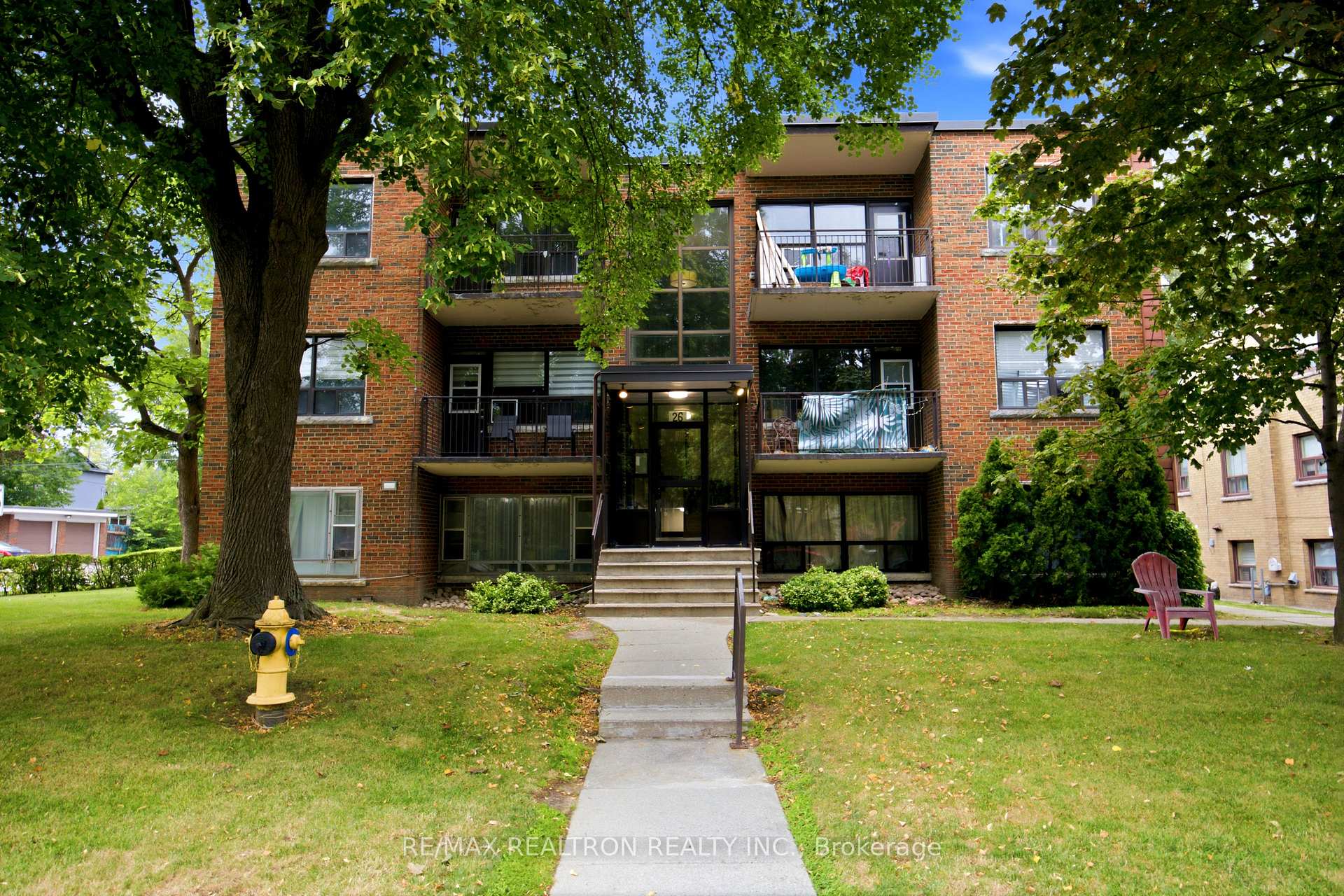 Photo 1 of Unit 7, 26 Meadowbrook Road, Toronto, Englemount-Lawrence — HOMEH