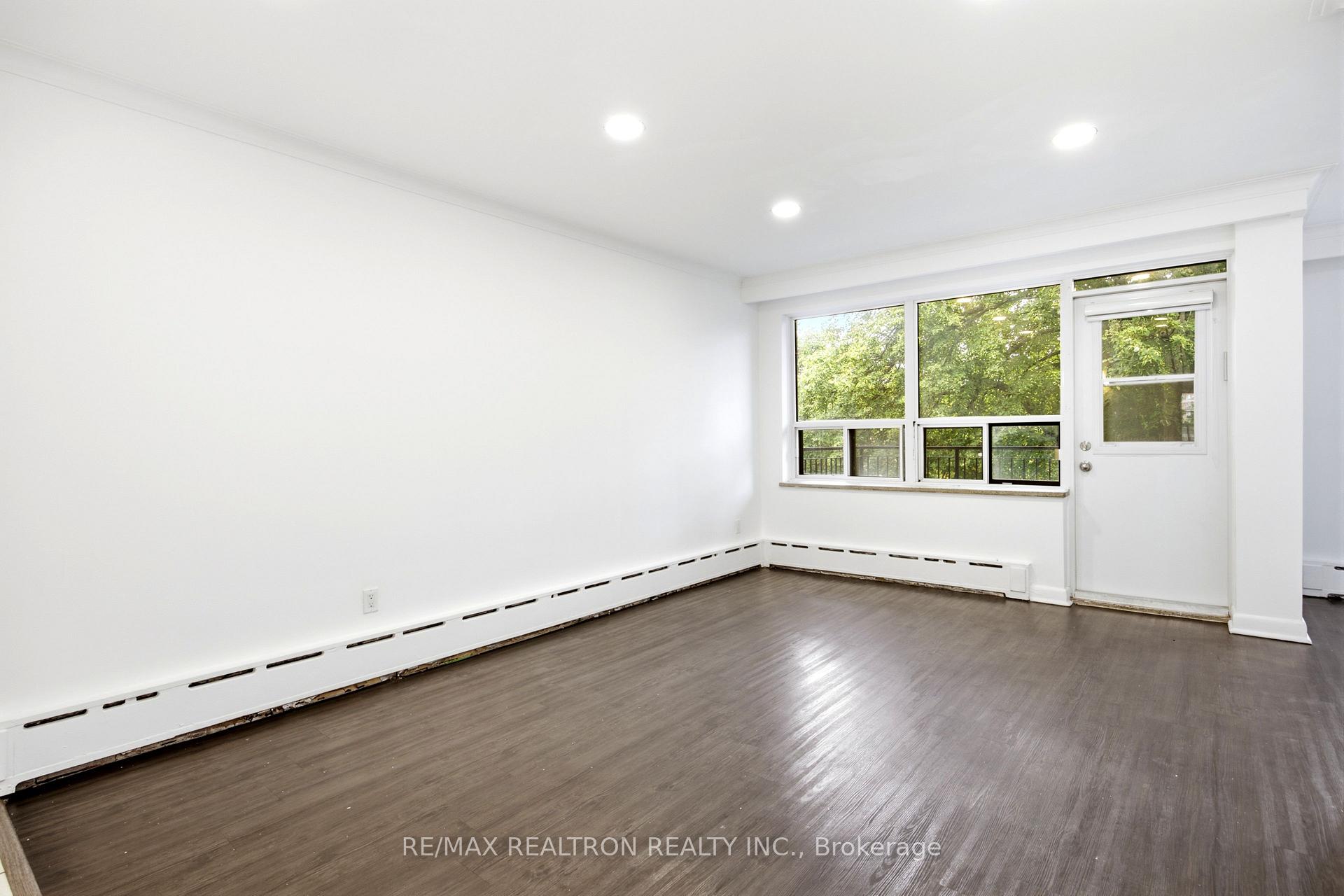 Photo 2 of Unit 7, 26 Meadowbrook Road, Toronto, Englemount-Lawrence — HOMEH