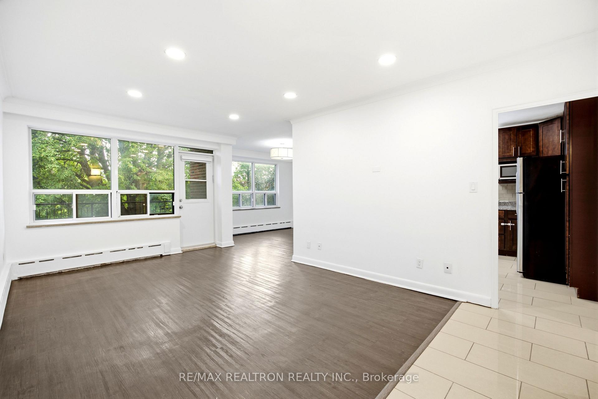 Photo 3 of Unit 7, 26 Meadowbrook Road, Toronto, Englemount-Lawrence — HOMEH