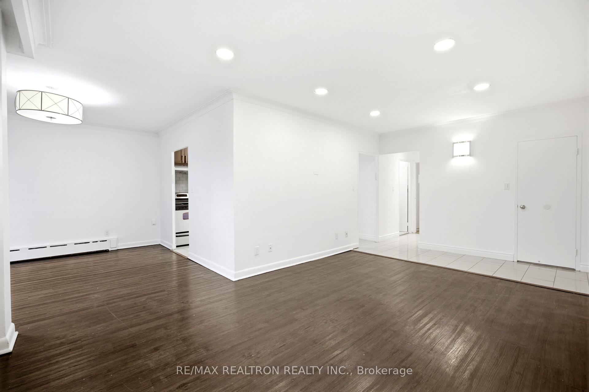 Photo 4 of Unit 7, 26 Meadowbrook Road, Toronto, Englemount-Lawrence — HOMEH