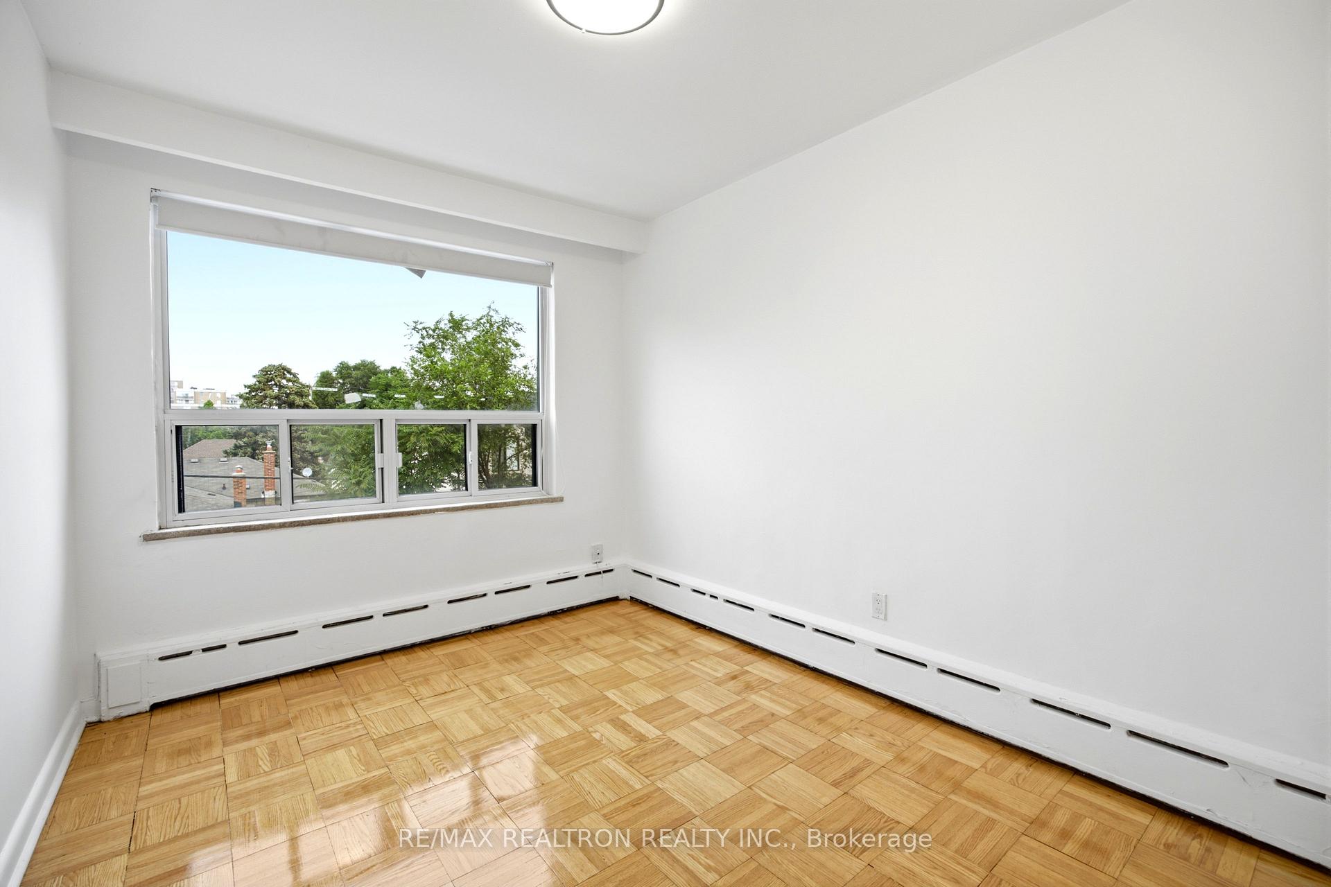 Photo 9 of Unit 7, 26 Meadowbrook Road, Toronto, Englemount-Lawrence — HOMEH