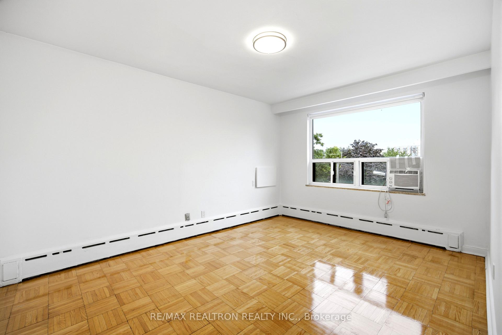 Photo 10 of Unit 7, 26 Meadowbrook Road, Toronto, Englemount-Lawrence — HOMEH