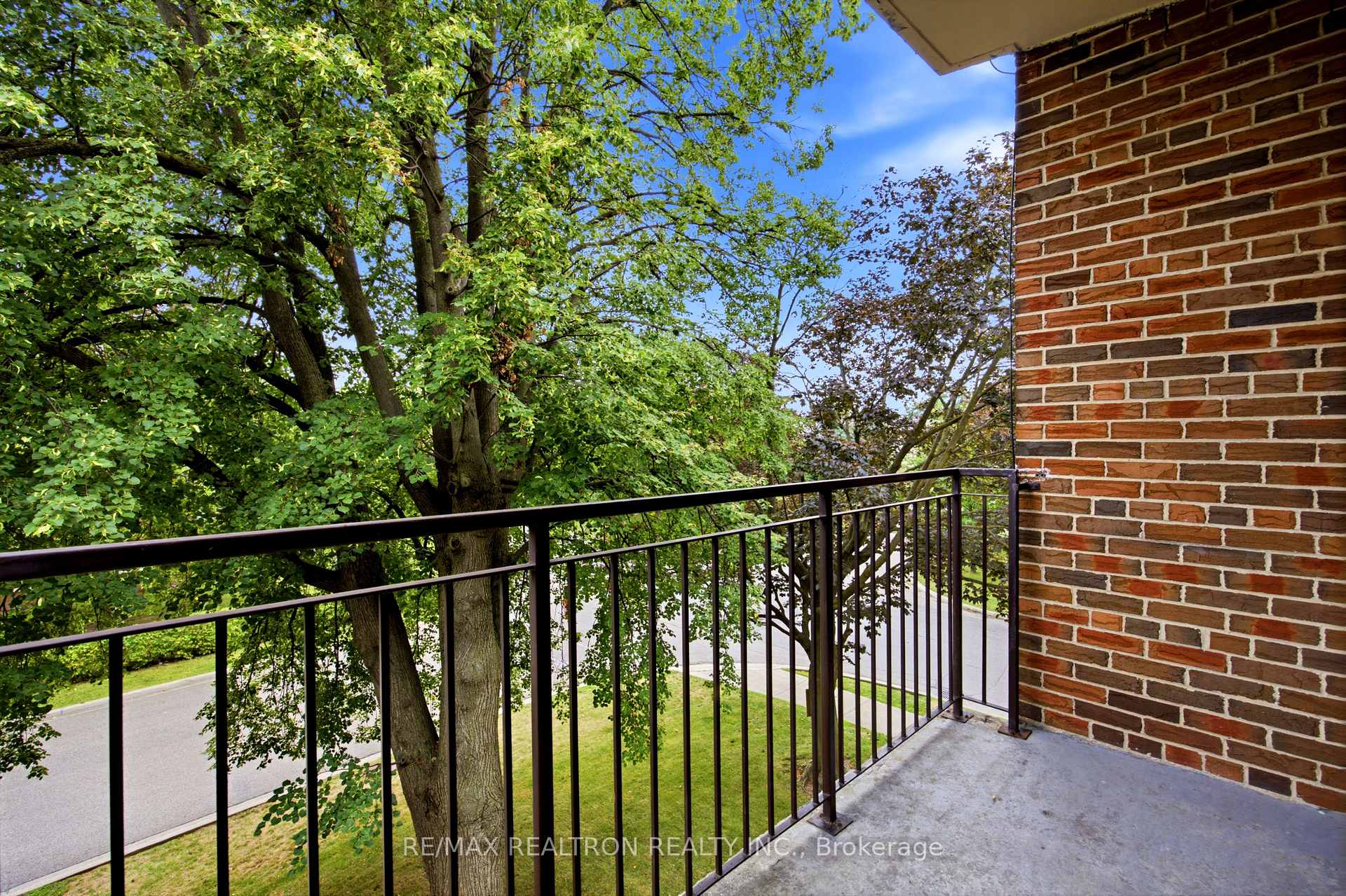 Photo 11 of Unit 7, 26 Meadowbrook Road, Toronto, Englemount-Lawrence — HOMEH