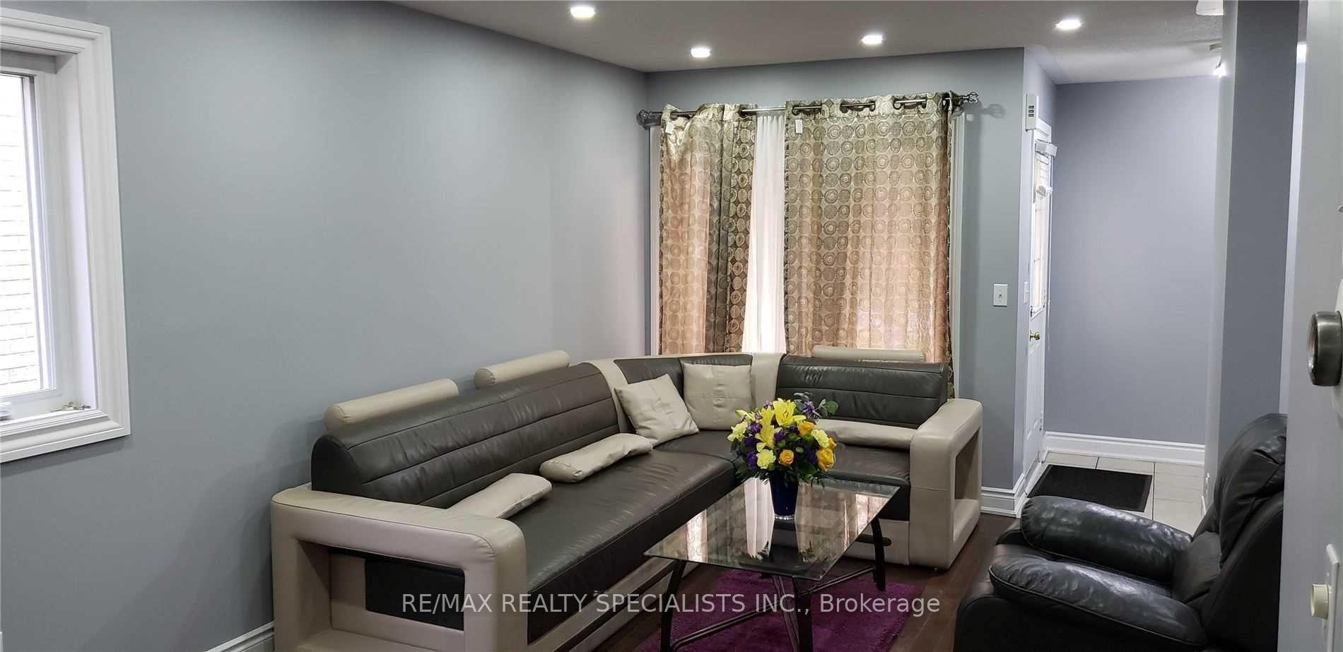 Photo 3 of Unit MAIN & 2ND, 1361 Quest Circle, Mississauga, Meadowvale Village — HOMEH