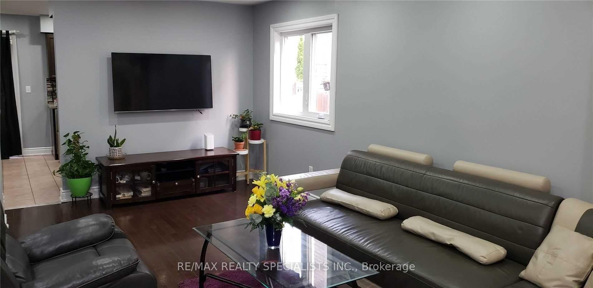 Photo 4 of Unit MAIN & 2ND, 1361 Quest Circle, Mississauga, Meadowvale Village — HOMEH