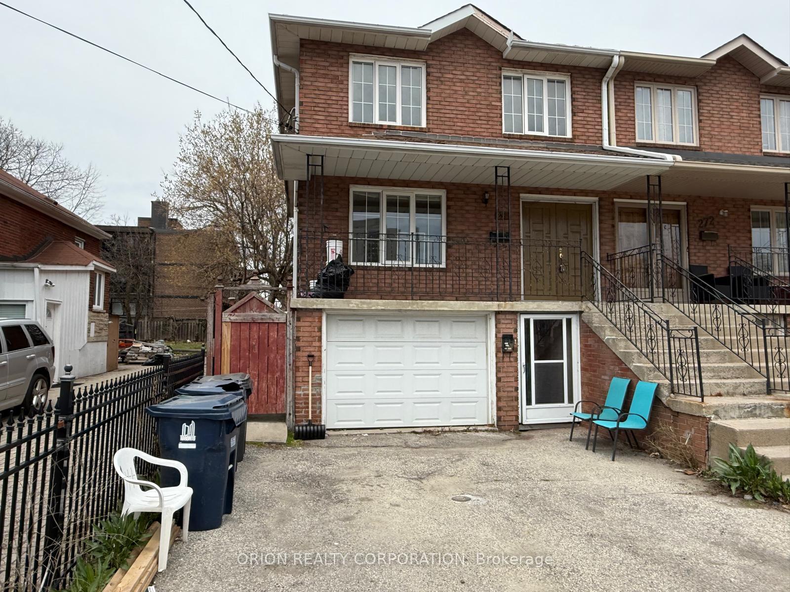 Photo 3 of Unit Upper, 274 Viewmount Avenue, North York, Yorkdale-Glen Park — HOMEH