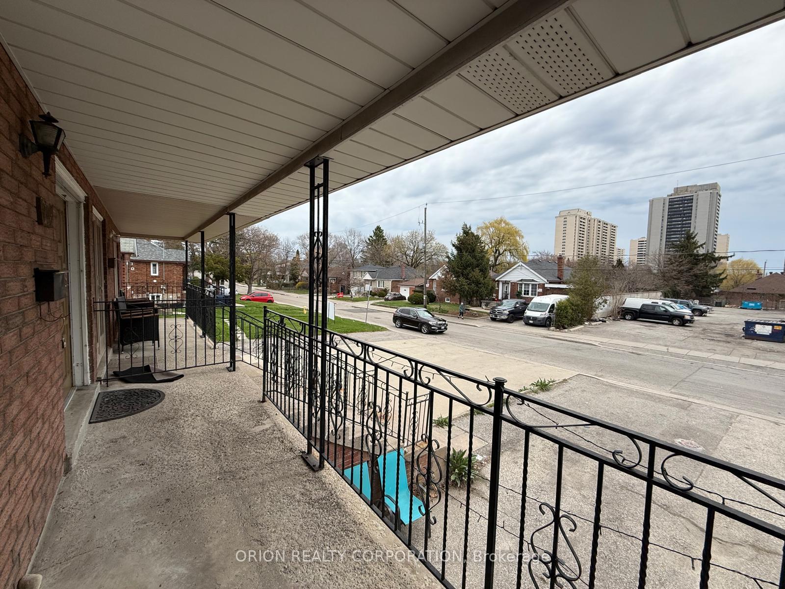 Photo 5 of Unit Upper, 274 Viewmount Avenue, North York, Yorkdale-Glen Park — HOMEH